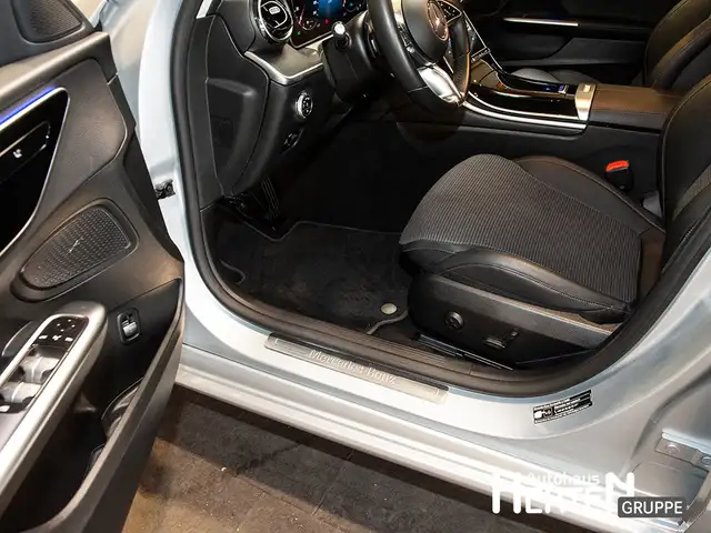Mercedes-Benz C-Class view 12