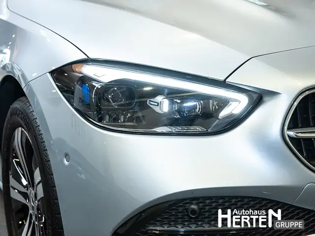 Mercedes-Benz C-Class view 13