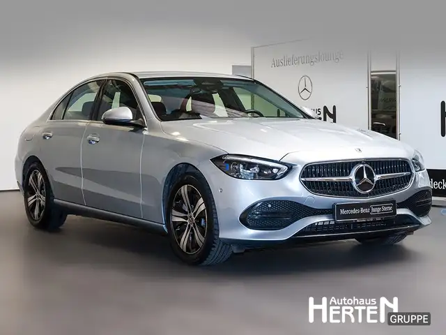 Mercedes-Benz C-Class view 3