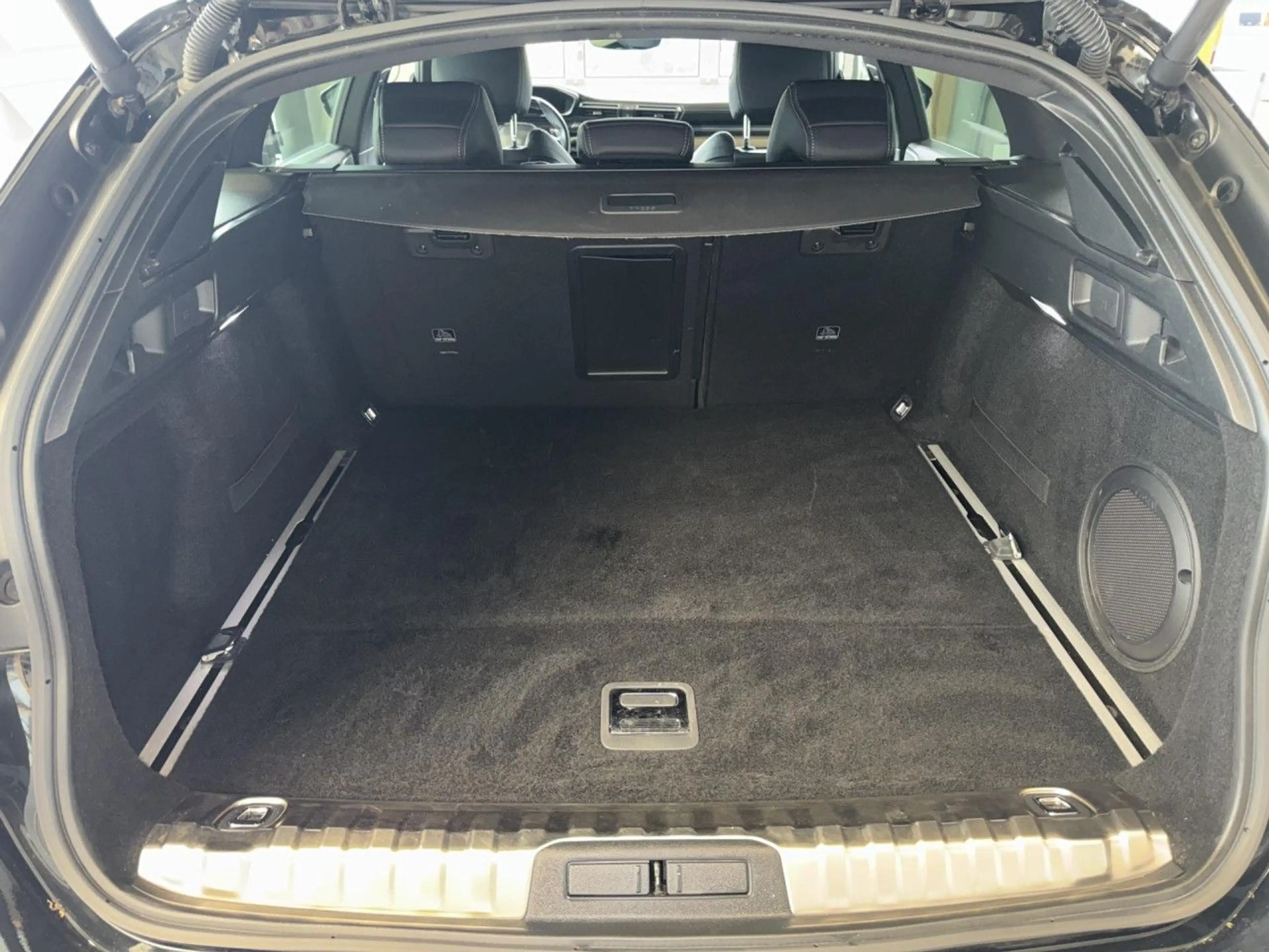 Peugeot 508 SW Plug-In Hybrid 225 GT Pack, AHK, ACC, LED! — photo 10