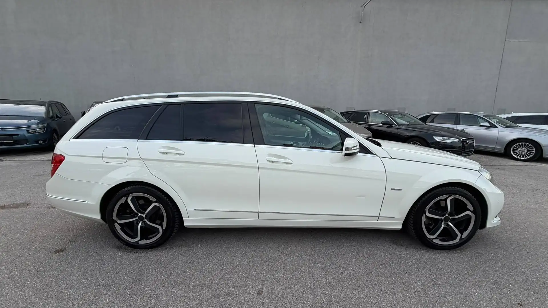 Mercedes-Benz C 220 T CDI Autom. 170PS Pickerl 4/27 Panoramadach ParkhilfeVorn Sitzheiz Navi Weiß - 2