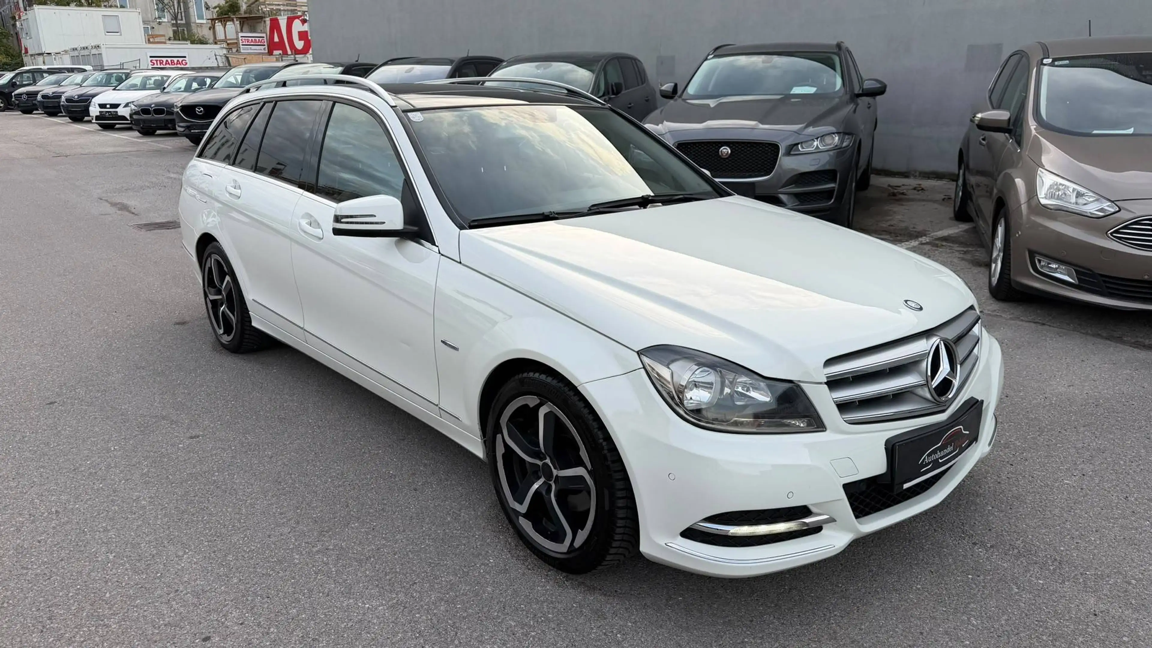 Mercedes-Benz C 220 T CDI Autom. 170PS Panoramadach ParkhilfeVorn Sitzheiz Navi