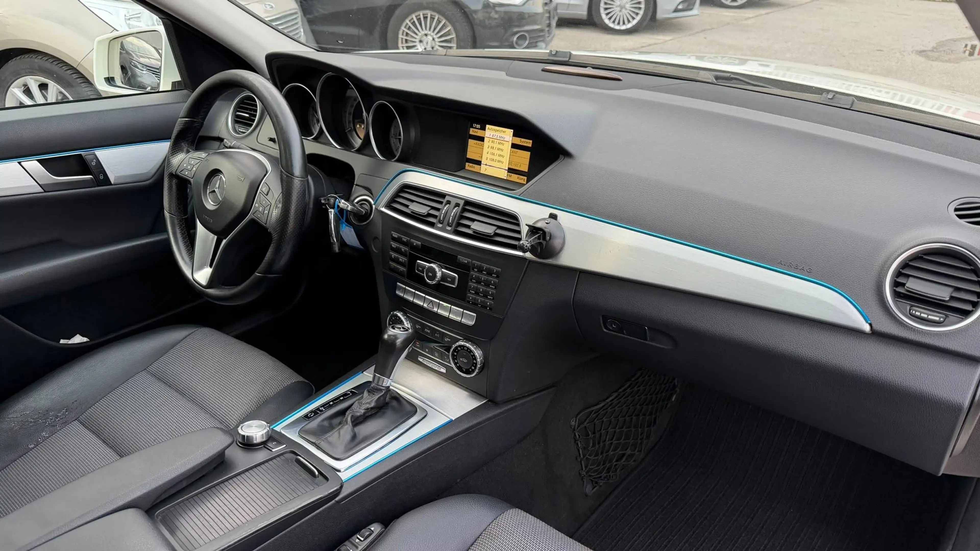Mercedes-Benz C 220 T CDI Autom. 170PS Panoramadach ParkhilfeVorn Sitzheiz Navi — photo 14