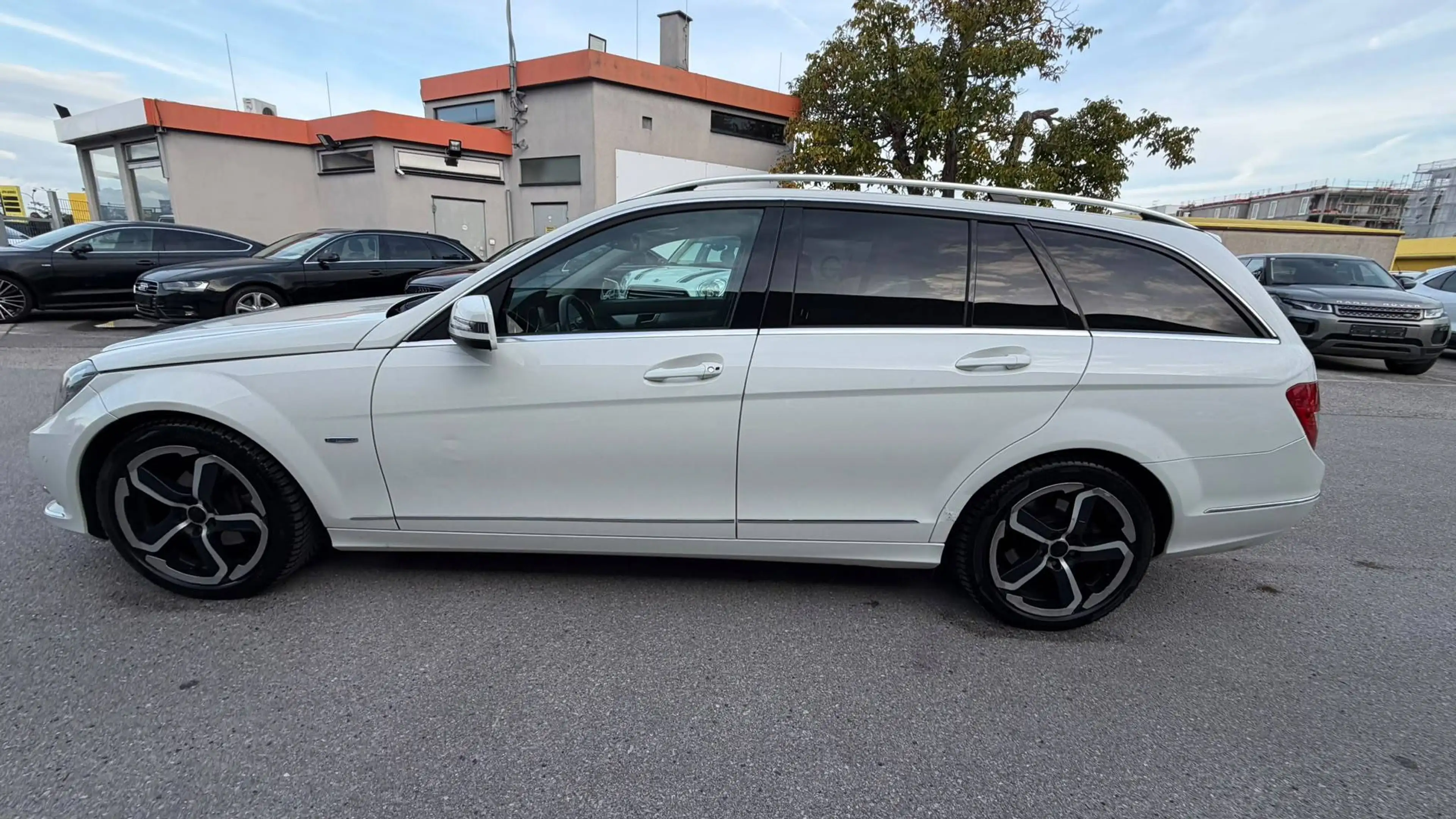 Mercedes-Benz C 220 T CDI Autom. 170PS Panoramadach ParkhilfeVorn Sitzheiz Navi — photo 6