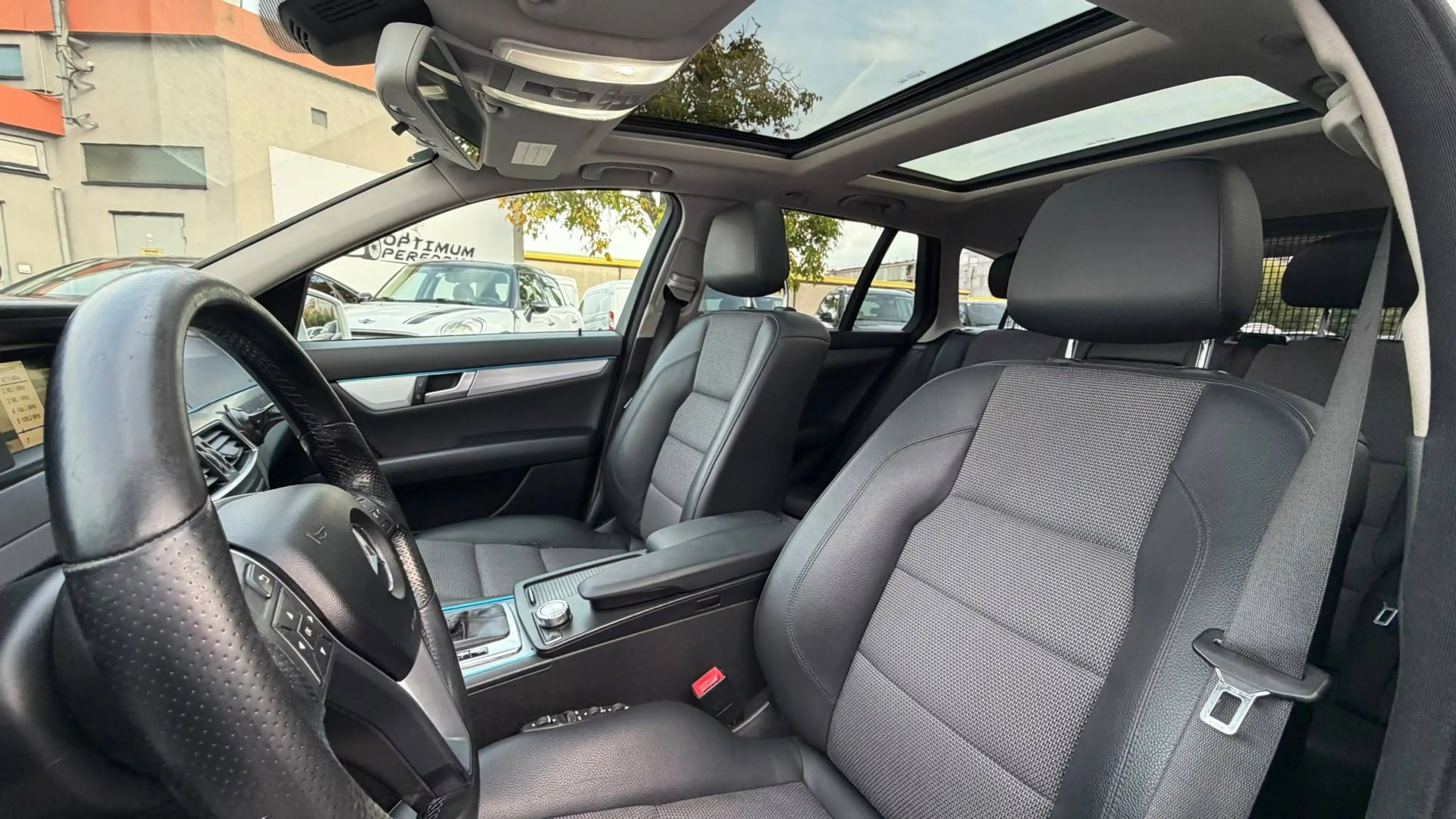 Mercedes-Benz C 220 T CDI Autom. 170PS Panoramadach ParkhilfeVorn Sitzheiz Navi — photo 11