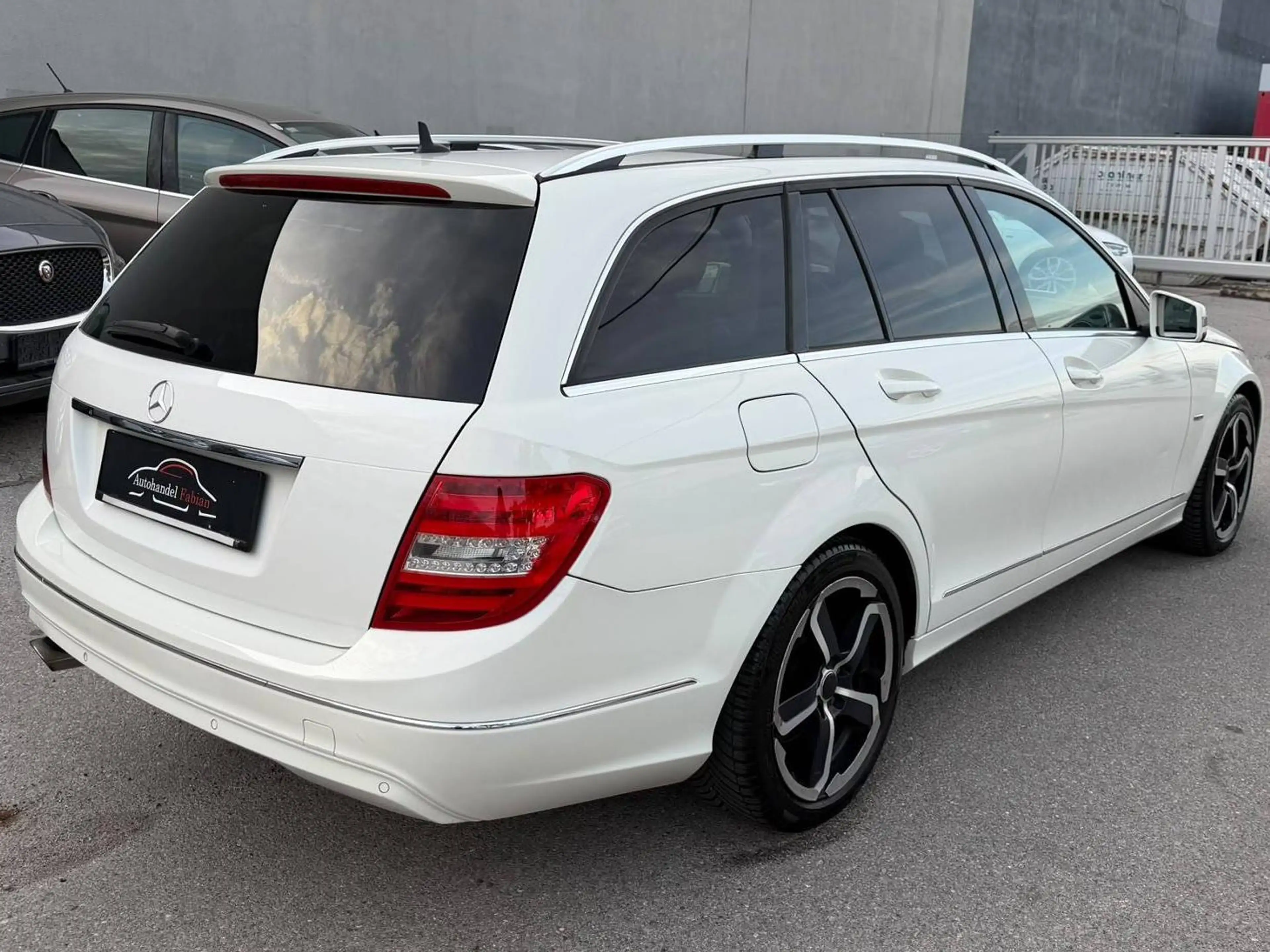 Mercedes-Benz C 220 T CDI Autom. 170PS Panoramadach ParkhilfeVorn Sitzheiz Navi — photo 3