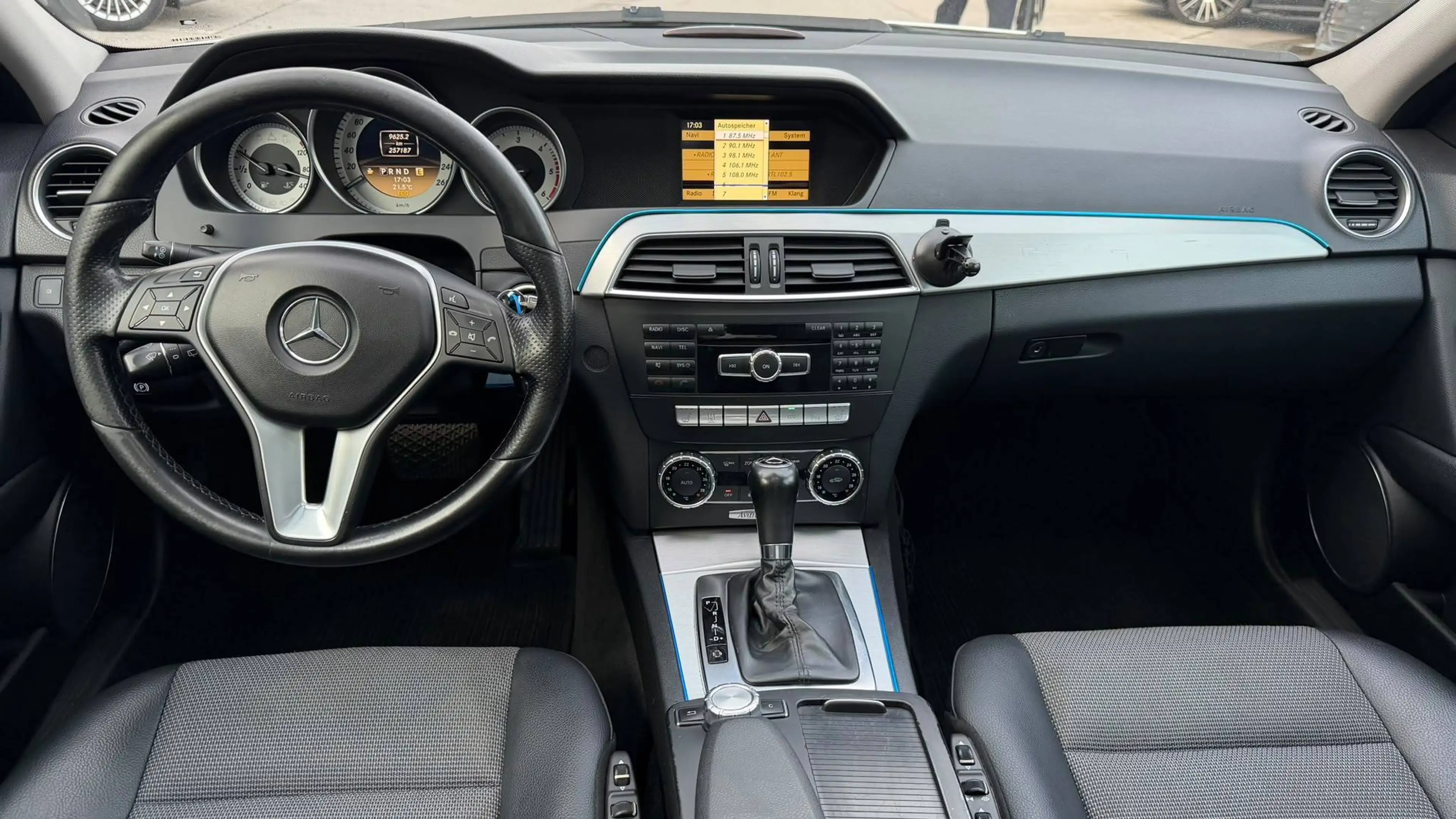 Mercedes-Benz C 220 T CDI Autom. 170PS Panoramadach ParkhilfeVorn Sitzheiz Navi — photo 12