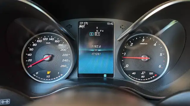 Mercedes-Benz C-Class view 12