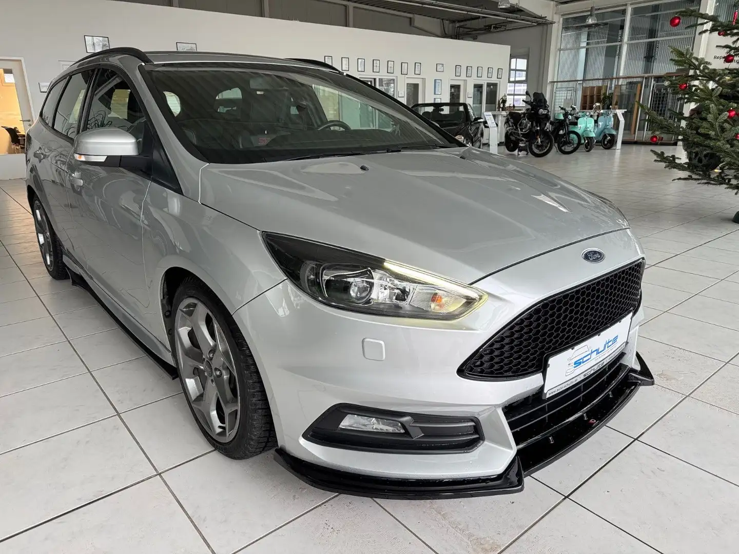 Ford Focus Turnier ST Leder*CarPlay*Xenon*SHZ*Recaro Silber - 2