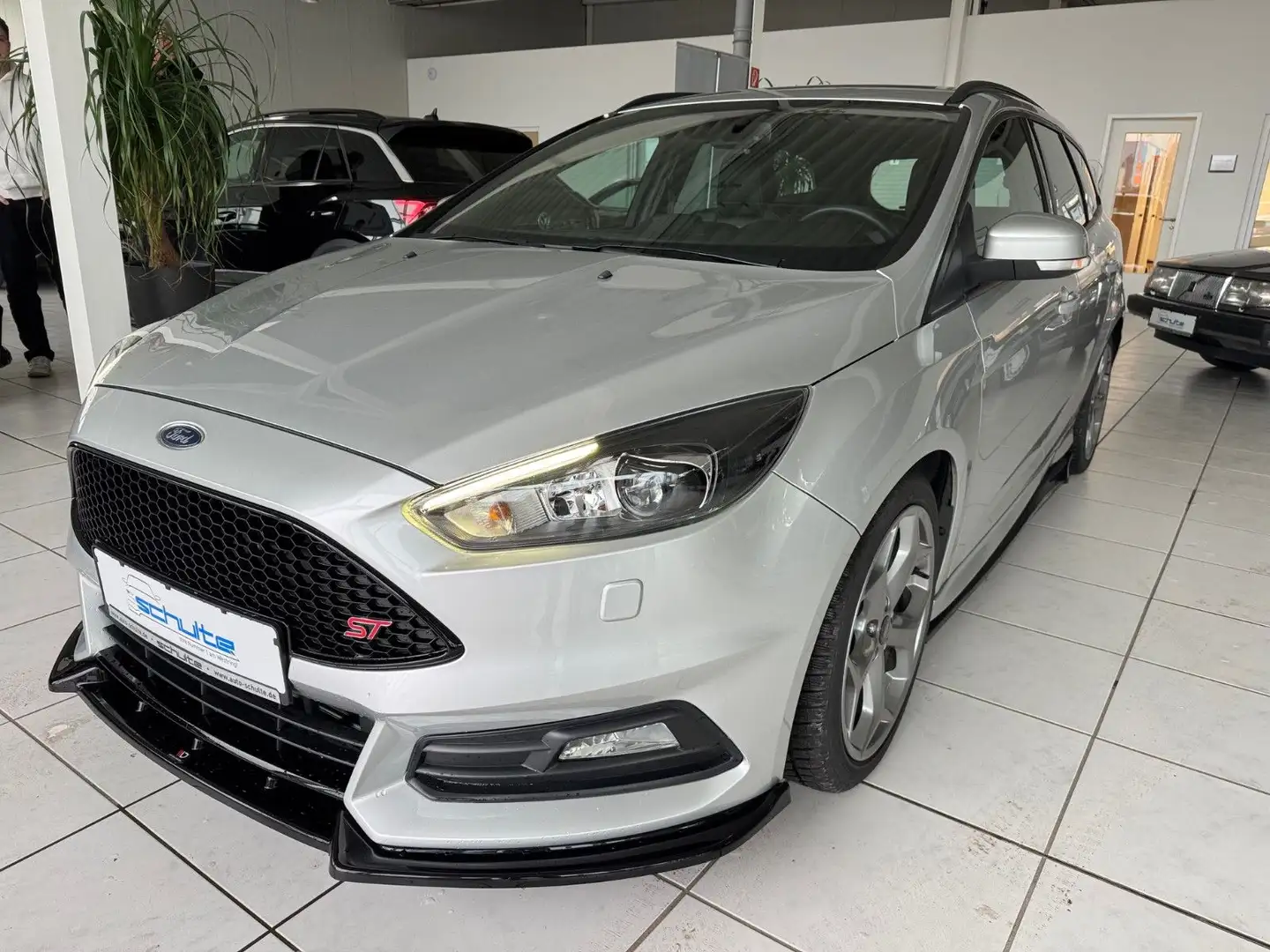 Ford Focus Turnier ST Leder*CarPlay*Xenon*SHZ*Recaro Silber - 1
