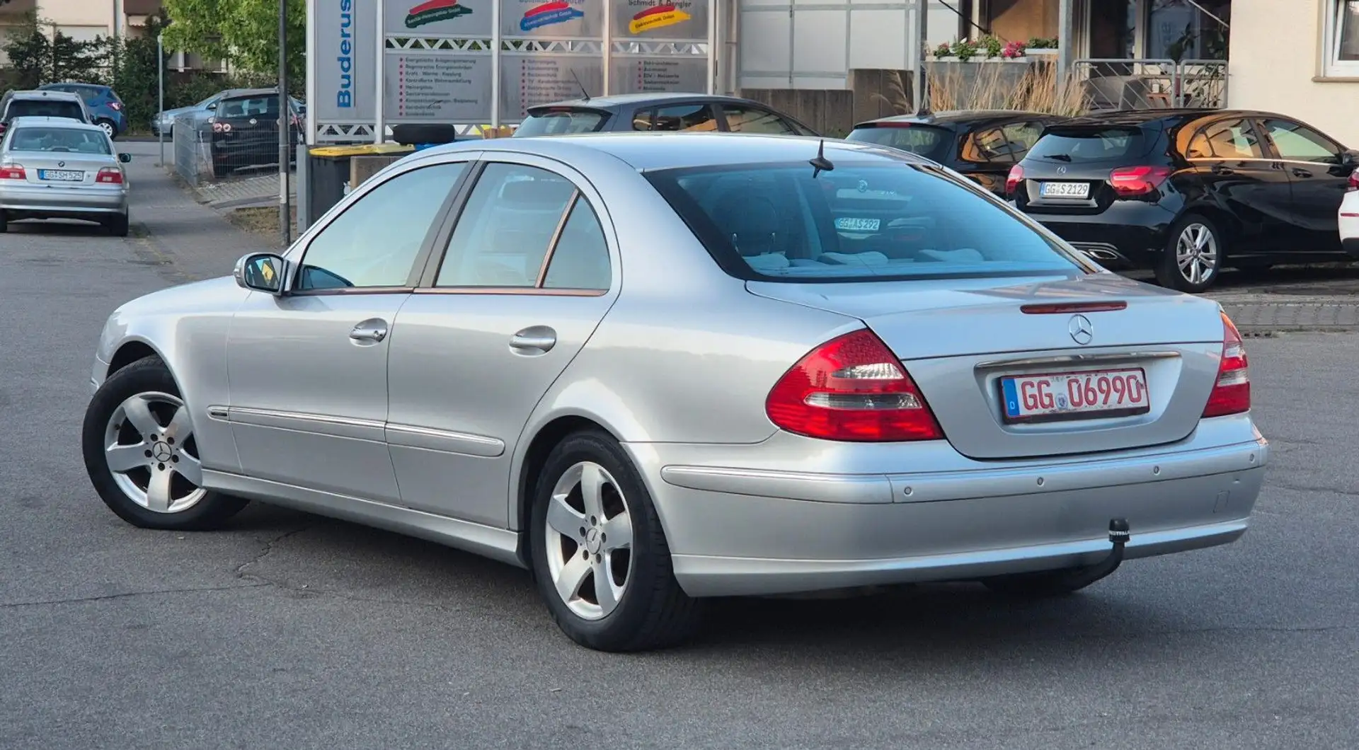 Mercedes-Benz E 200 CDI Avantg. *1. HAND* XENON/LEDER/PDC/AHK Plateado - 2