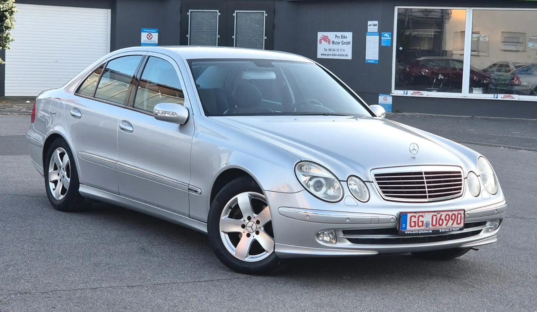 Mercedes-Benz E 200 CDI Avantg. *1. HAND* XENON/LEDER/PDC/AHK Plateado - 1