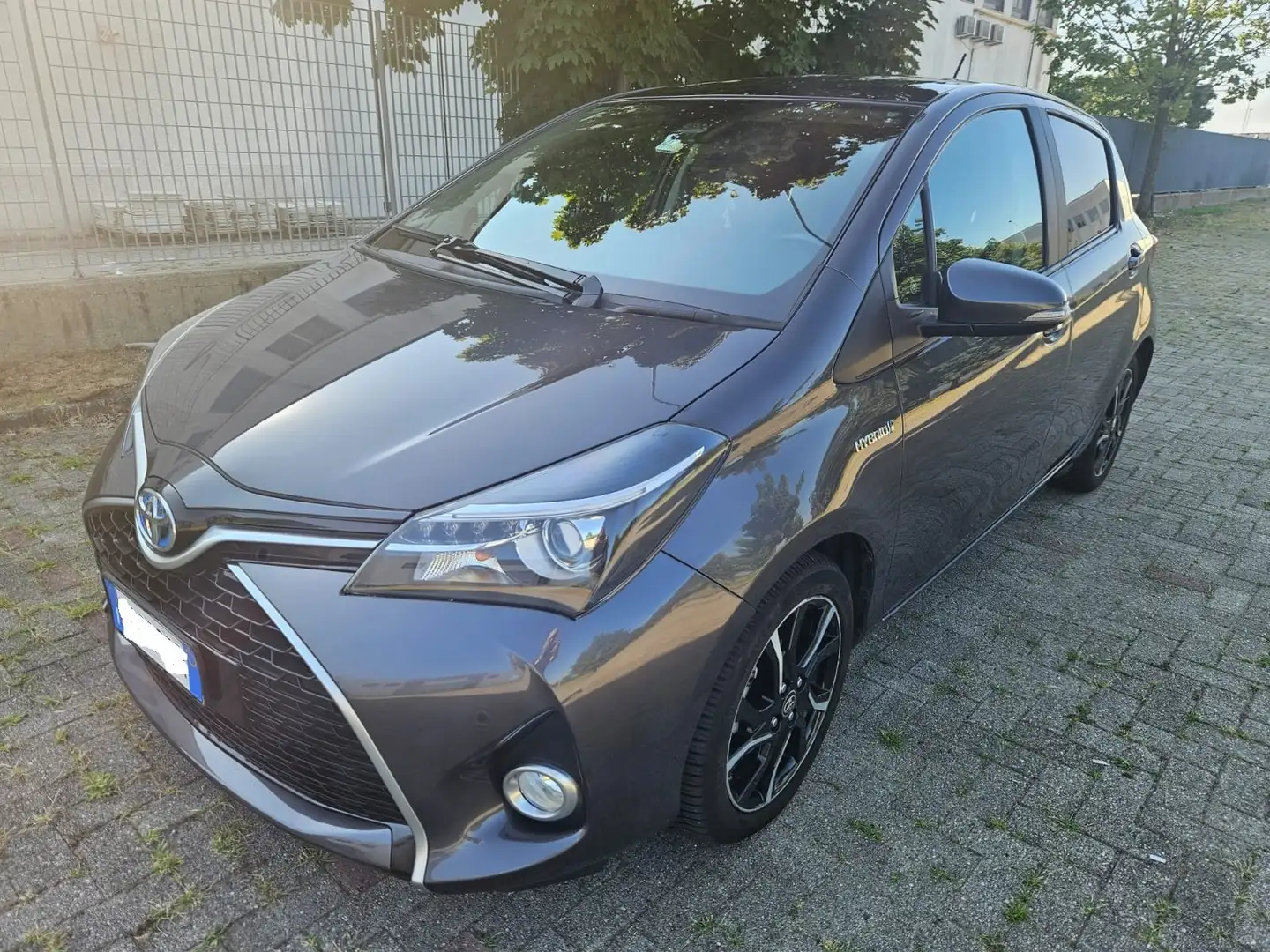 Toyota Yaris Yaris III 2015 5p 1.5h Style my16 Grigio - 1