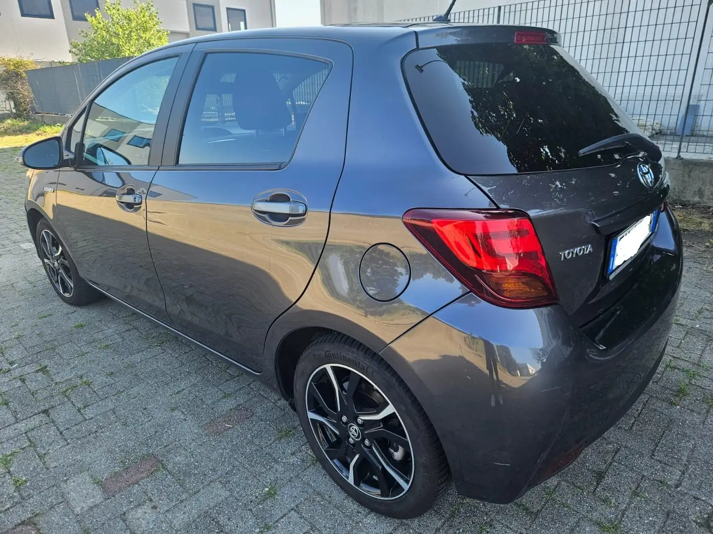 Toyota Yaris Yaris III 2015 5p 1.5h Style my16 Grigio - 2