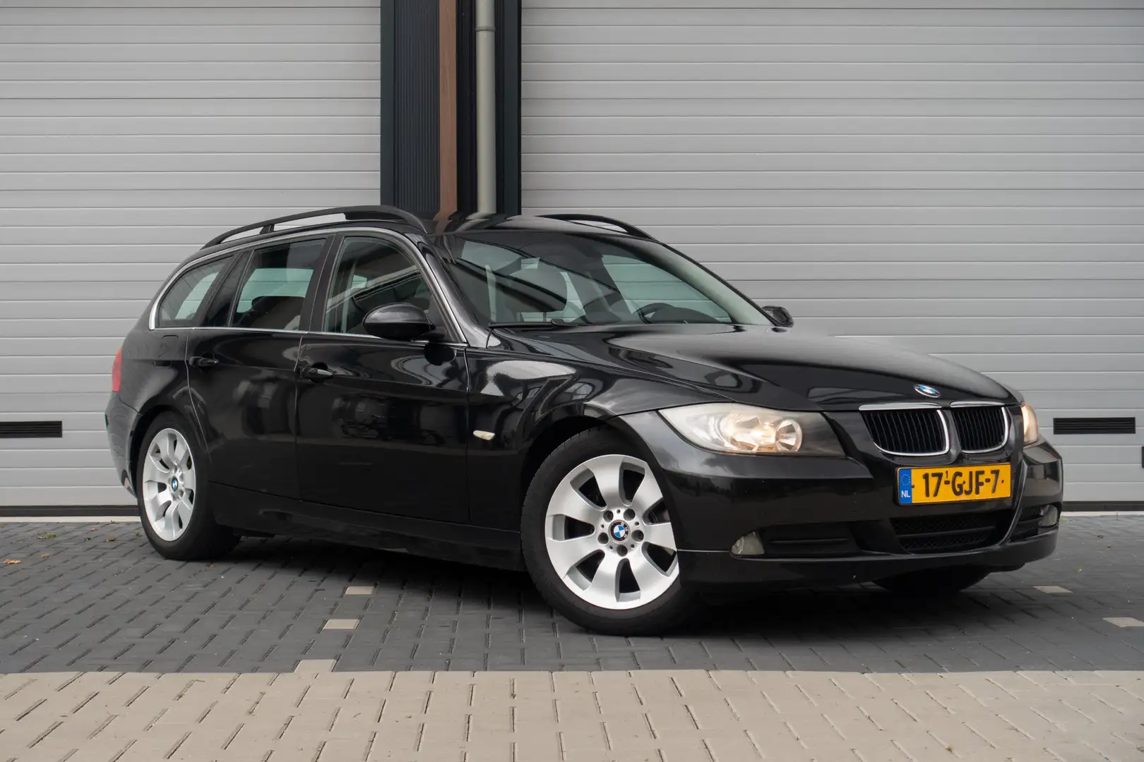 BMW 330 BMW 325i Чёрный - 1