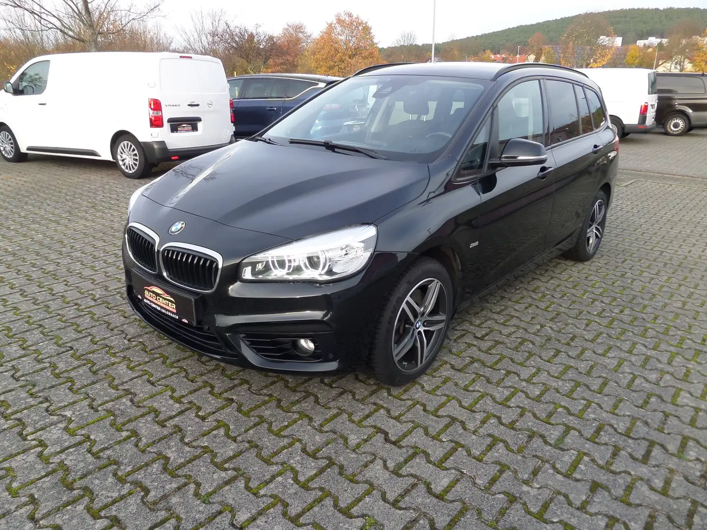 BMW 220 i Sport Line GranT+Navi+Cam+LED+Automatik+7-Sitzer Schwarz - 2