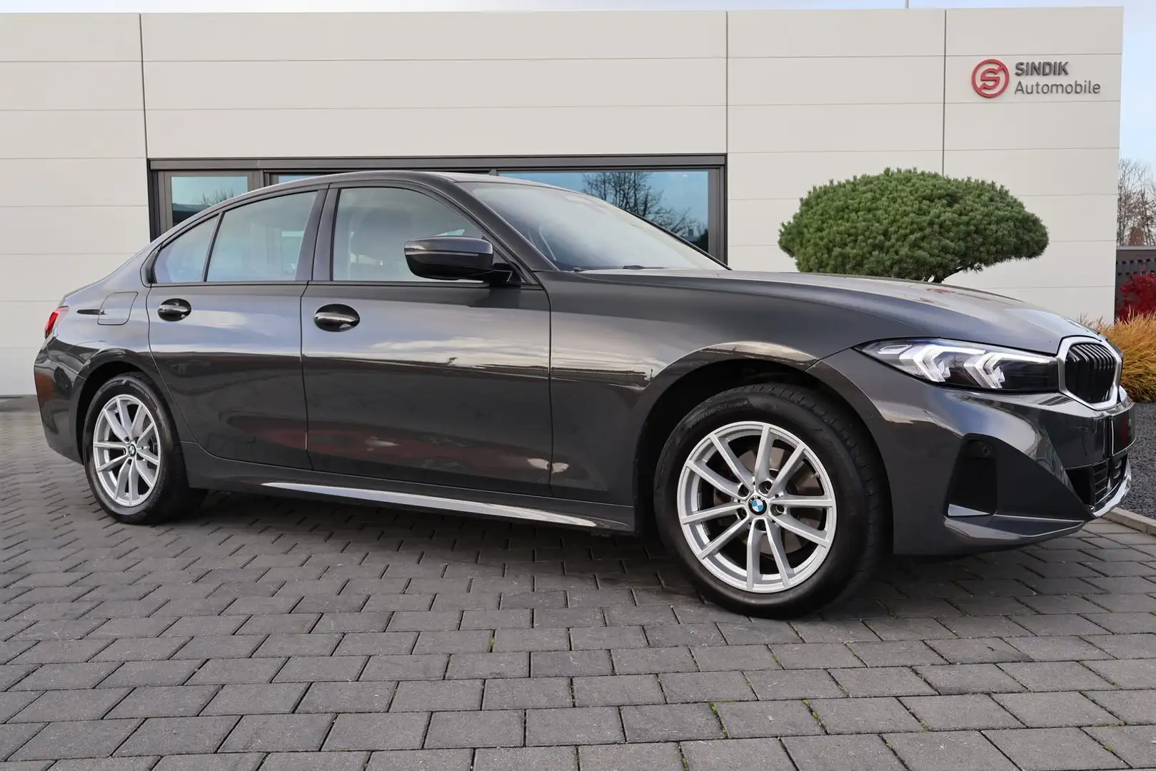 BMW 320 d xDrive Limo-Sitzhzg.-ShadowLine-Widescreen Grau - 2
