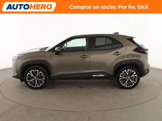 Toyota Yaris Cross view 3