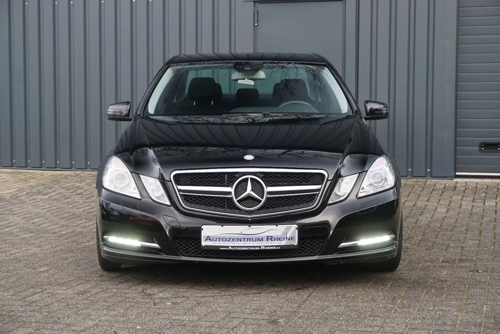 Mercedes-Benz E 220 CDI BlueEff NAV SHZ PDC CD-Wechsler Xenon Schwarz - 2