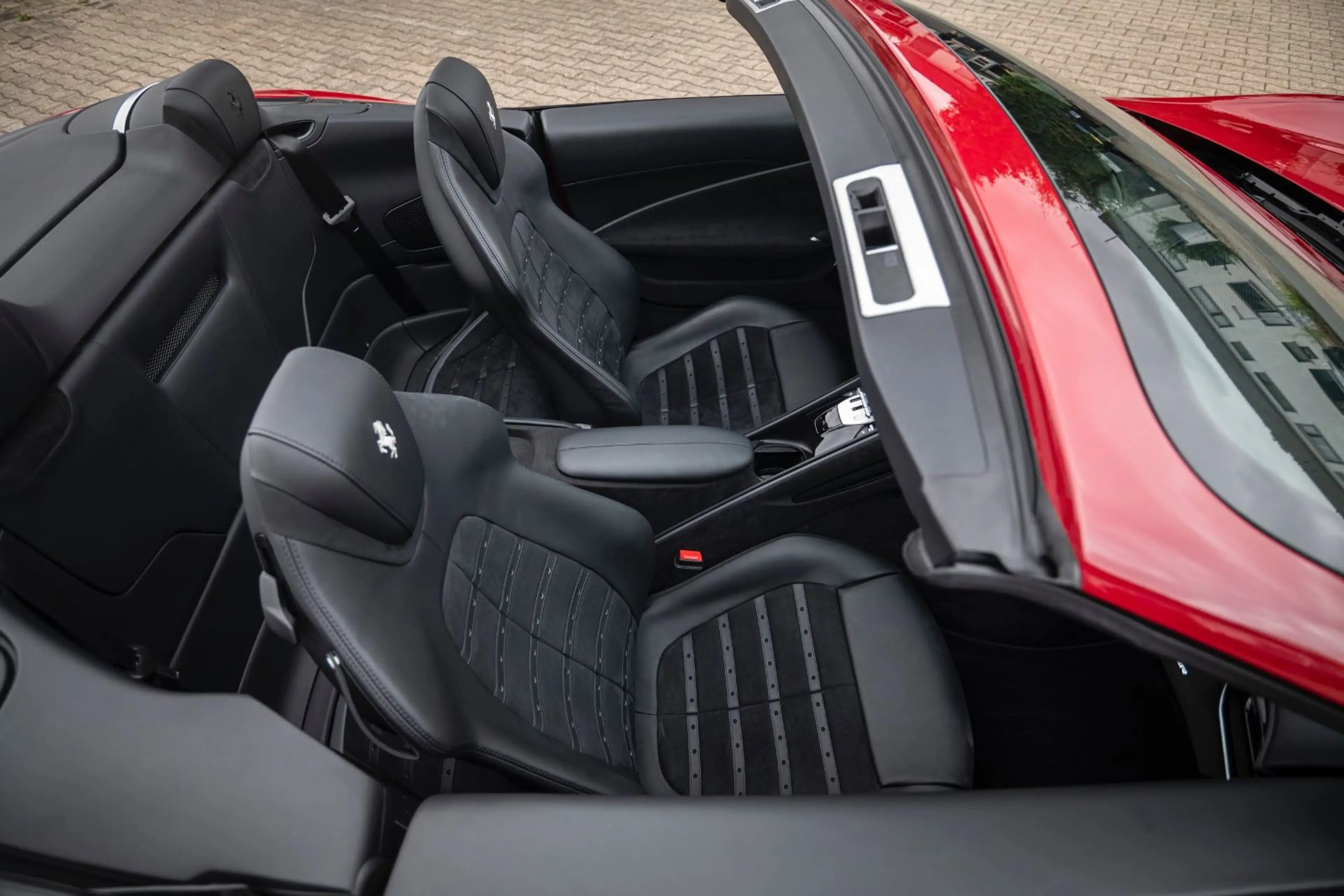 Ferrari Roma Spider - 20" - Daytona-Sitz - Rosso Mugello — photo 31