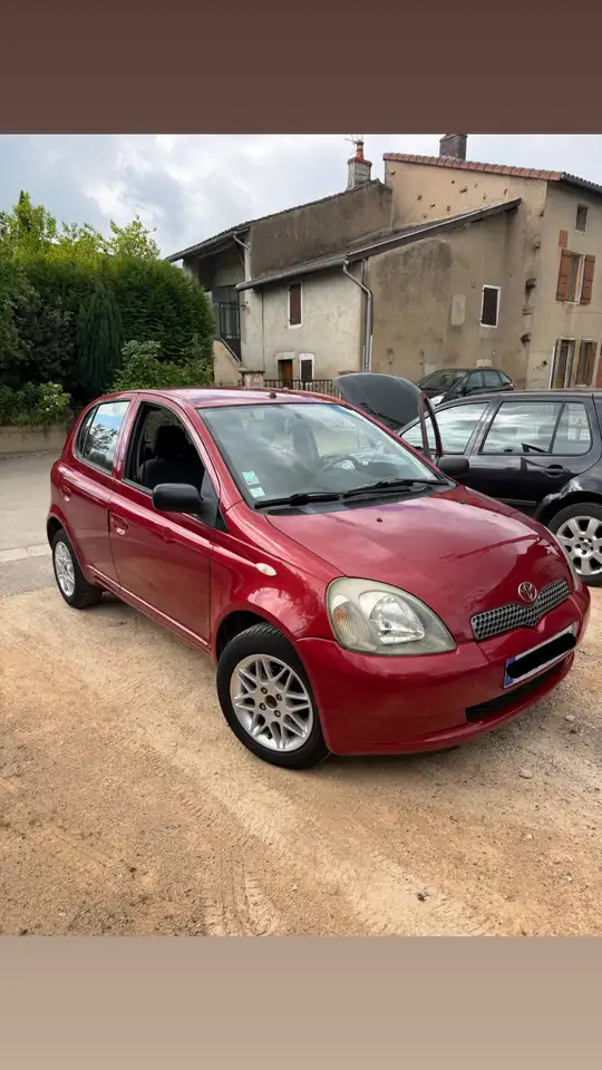 Toyota Yaris 1.3i Linea Luna GPS
