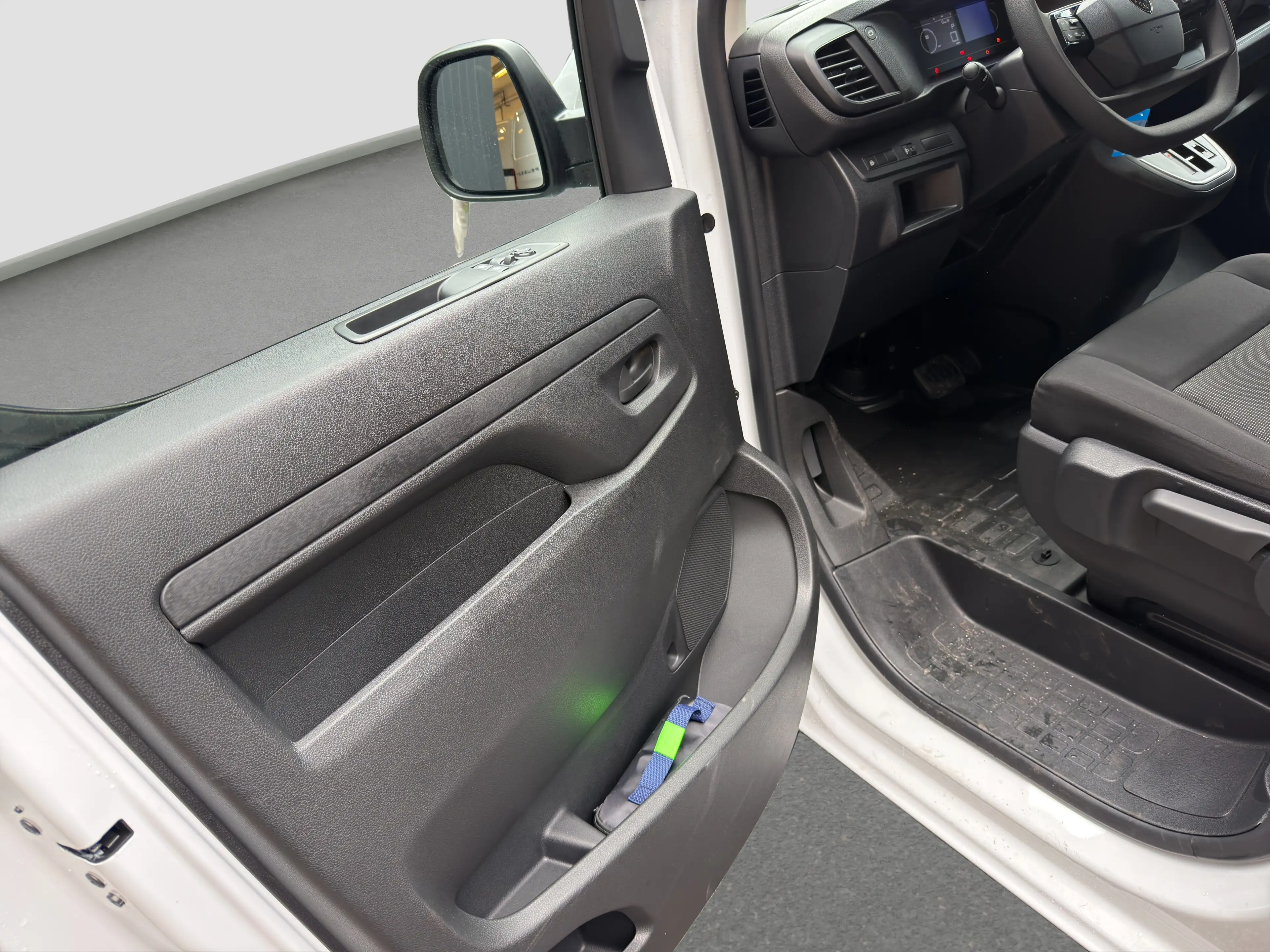 Peugeot Expert Expert KOMBI L2 BHDI 180 EAT8 — photo 9