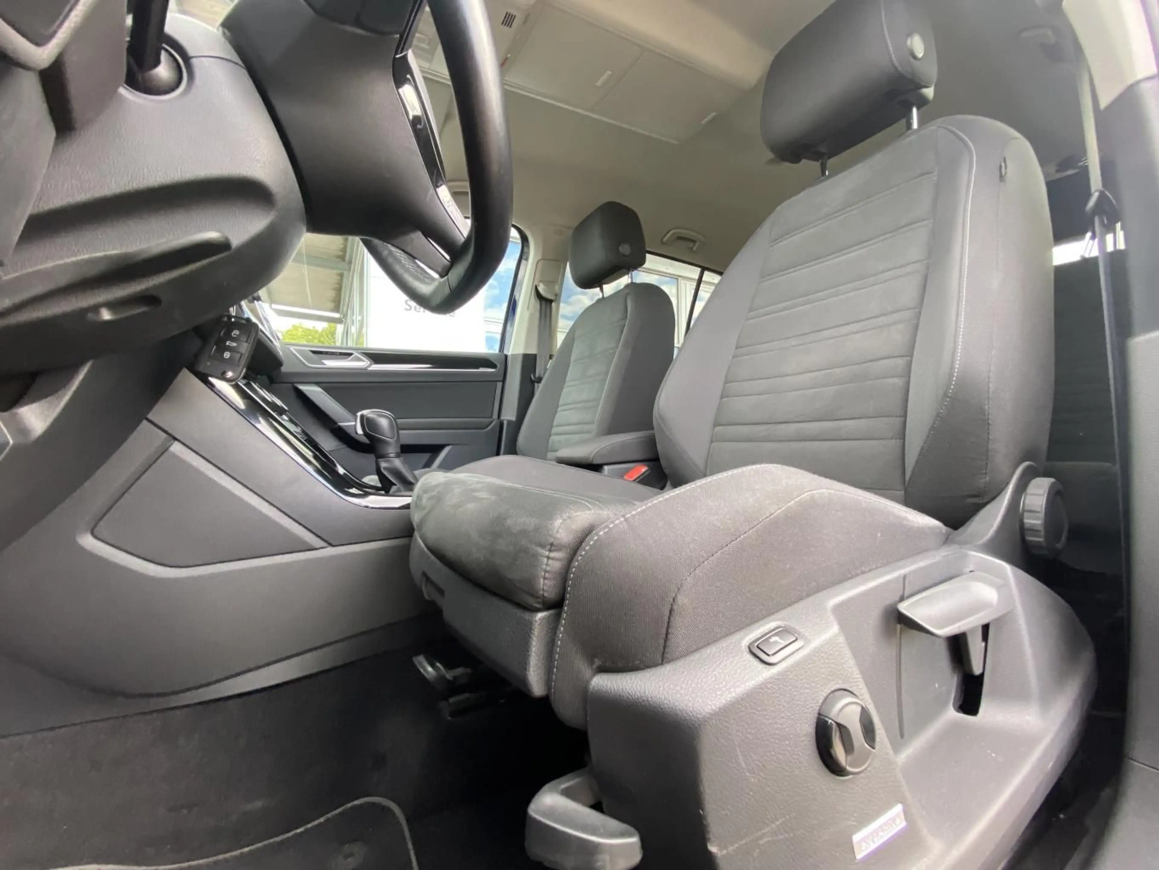 Volkswagen Touran 1.5 TSI HIGHLINE DSG 7-SITZER AHK+ACC+KAM — photo 9