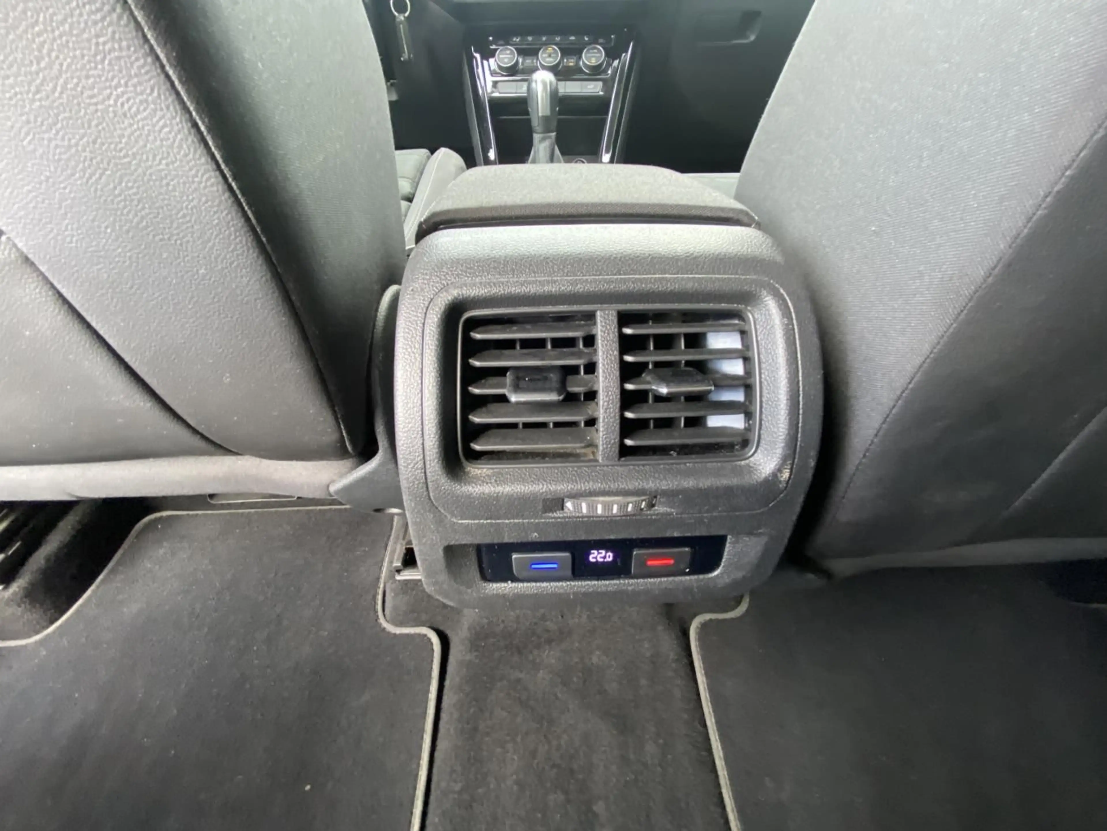 Volkswagen Touran 1.5 TSI HIGHLINE DSG 7-SITZER AHK+ACC+KAM — photo 13