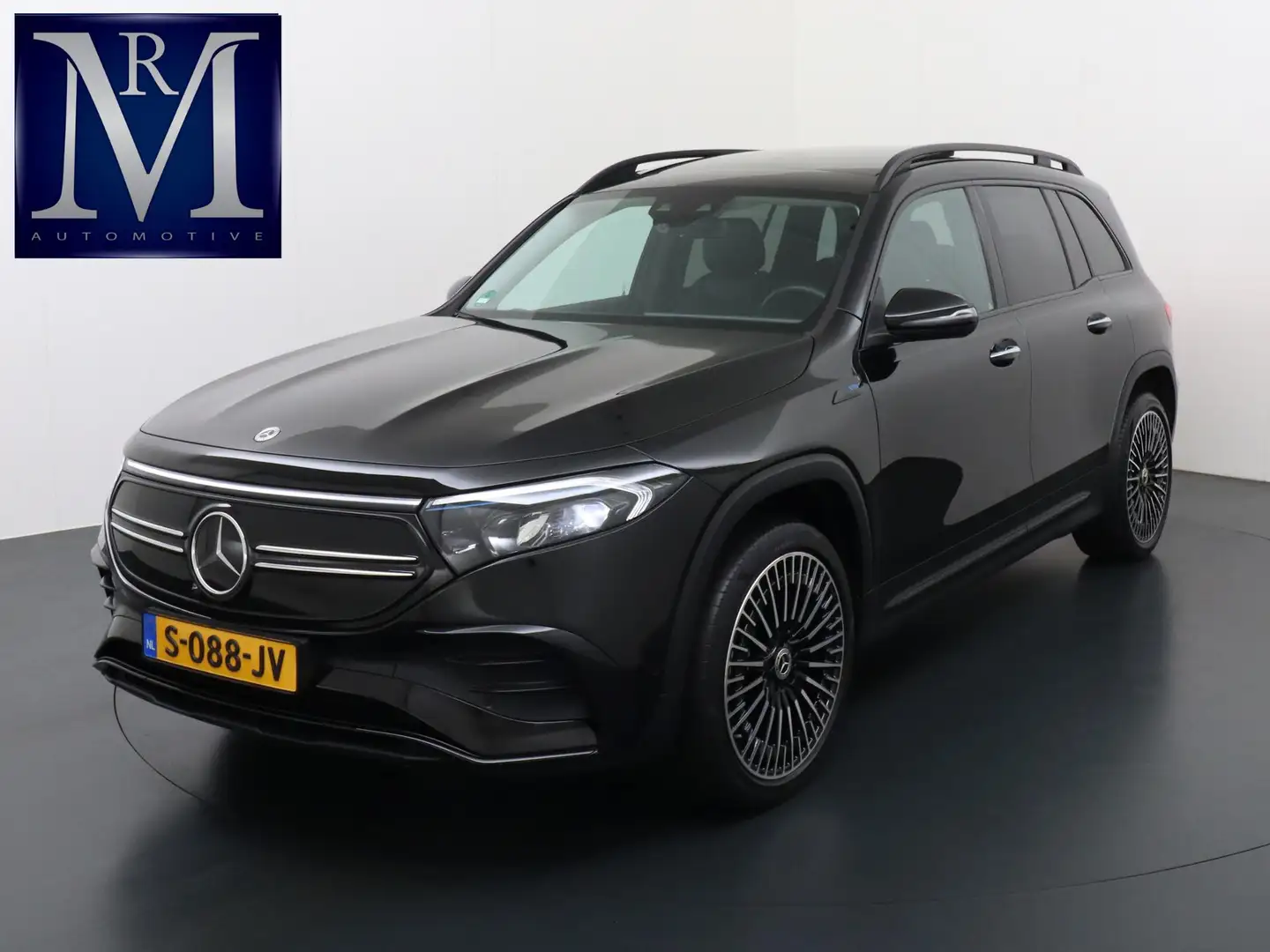 Mercedes-Benz EQB 300 4MATIC AMG Line 67 kWh CAMERA | PANO | RIJKLAARPRI Zwart - 1