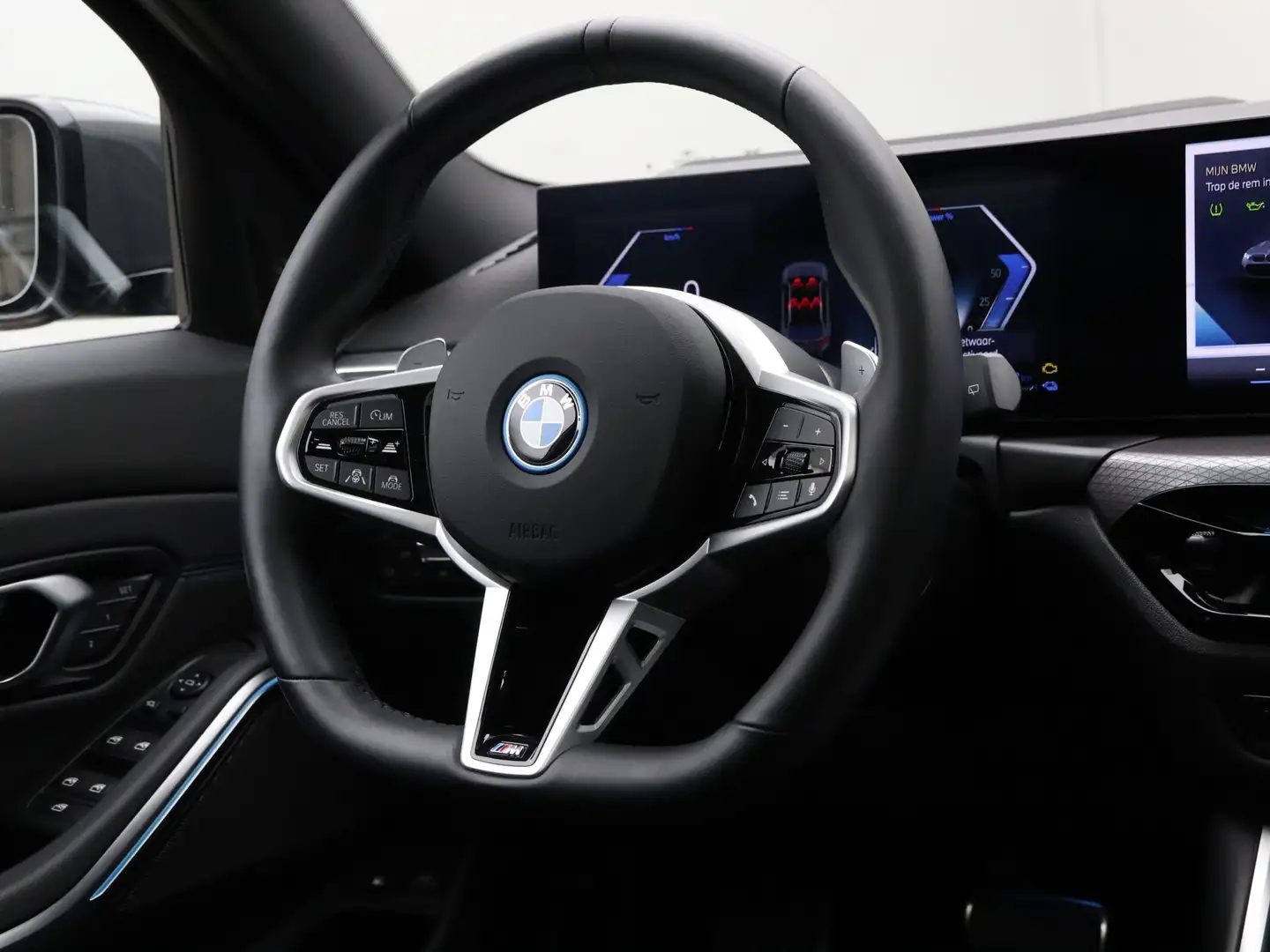 BMW 330 3 serie Touring 330e xDrive M Sport Pro Grijs - 2