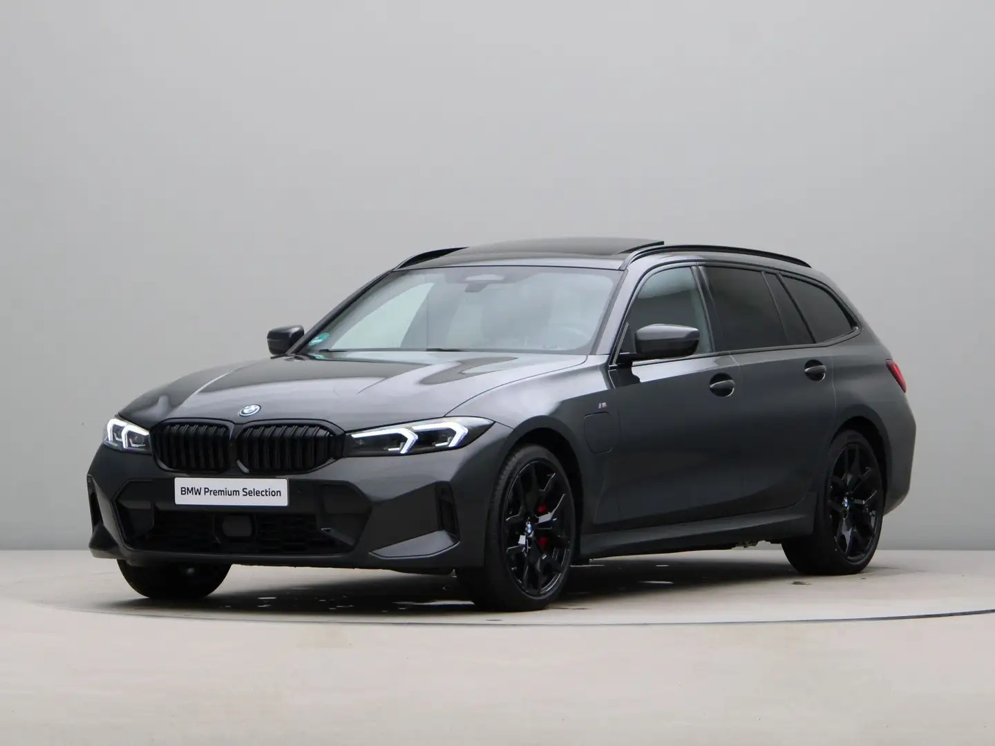 BMW 330 3 serie Touring 330e xDrive M Sport Pro Grijs - 1