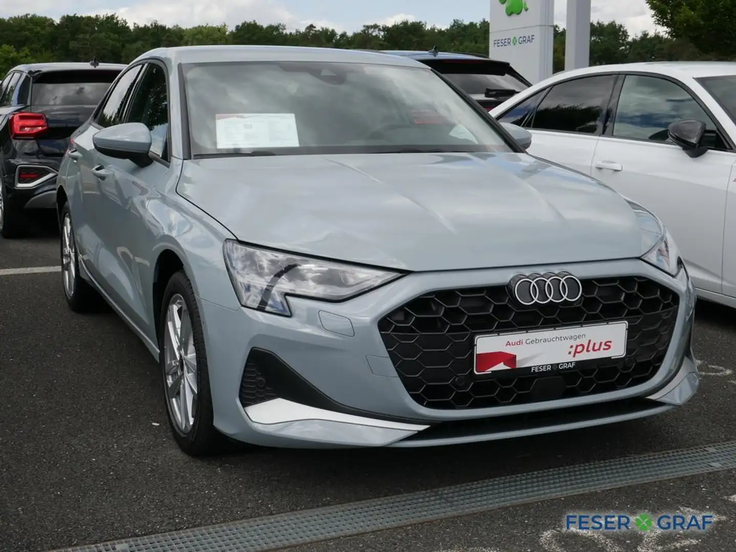 Audi A3 Lim. 30 TFSI advanced S tronic Rfk Navi LED Grau - 2