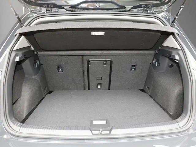 Volkswagen Golf view 8