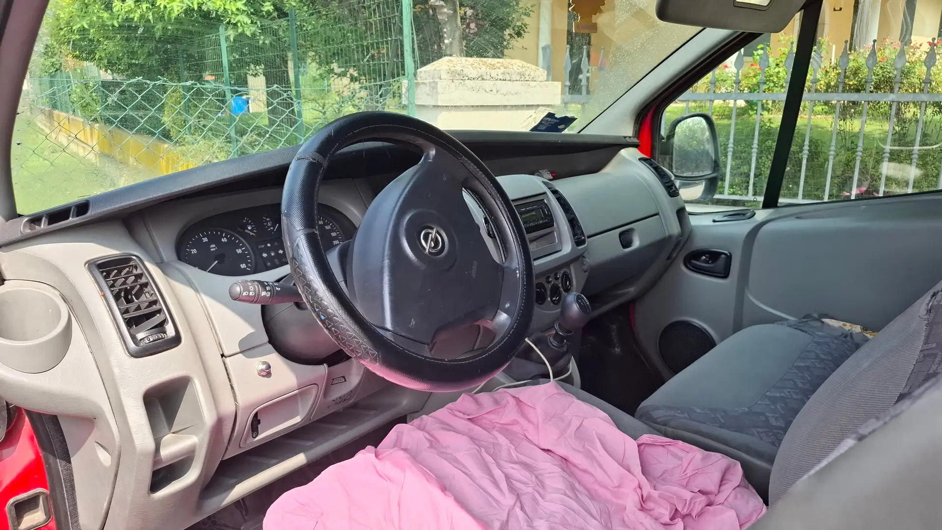 Opel Vivaro Rouge - 2
