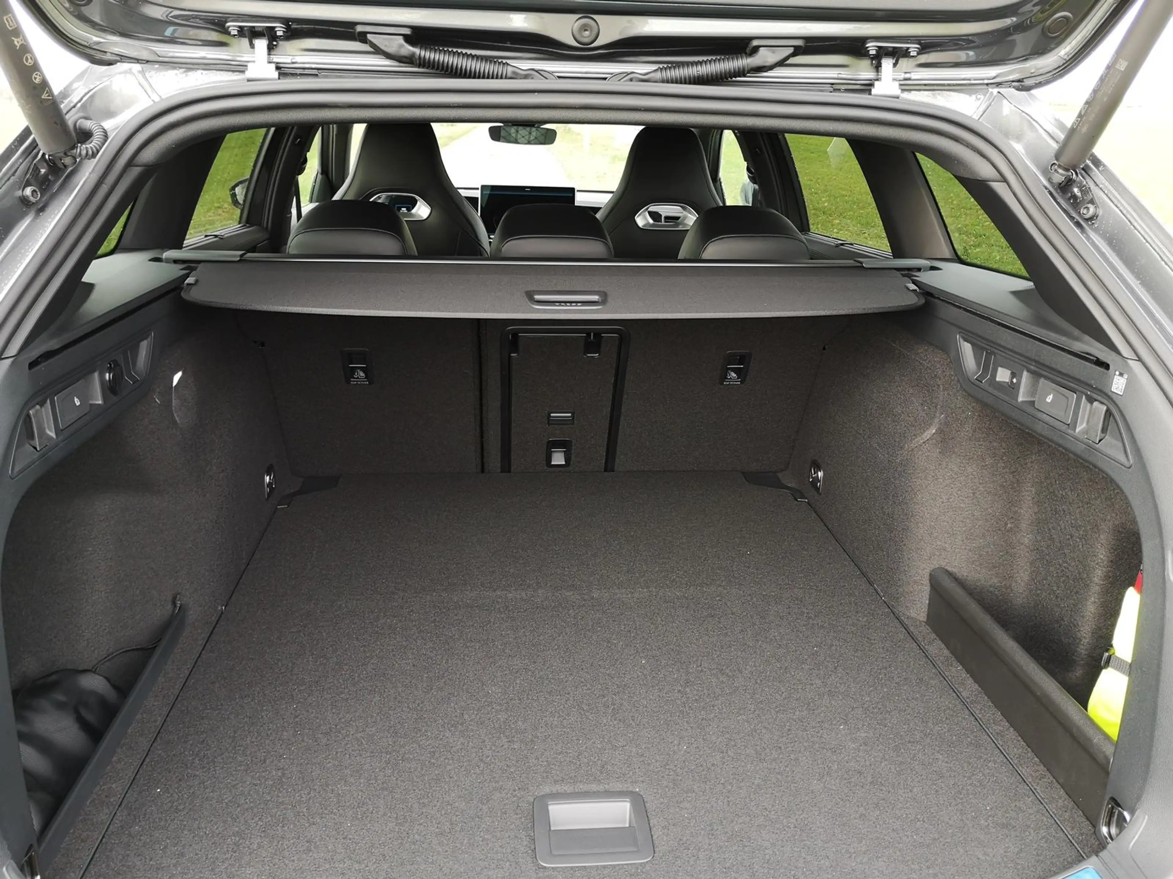 Volkswagen Passat Variant 2.0 TDI DSG 4Motion R-Line Pano 19 Zoll Head Up AH — photo 11