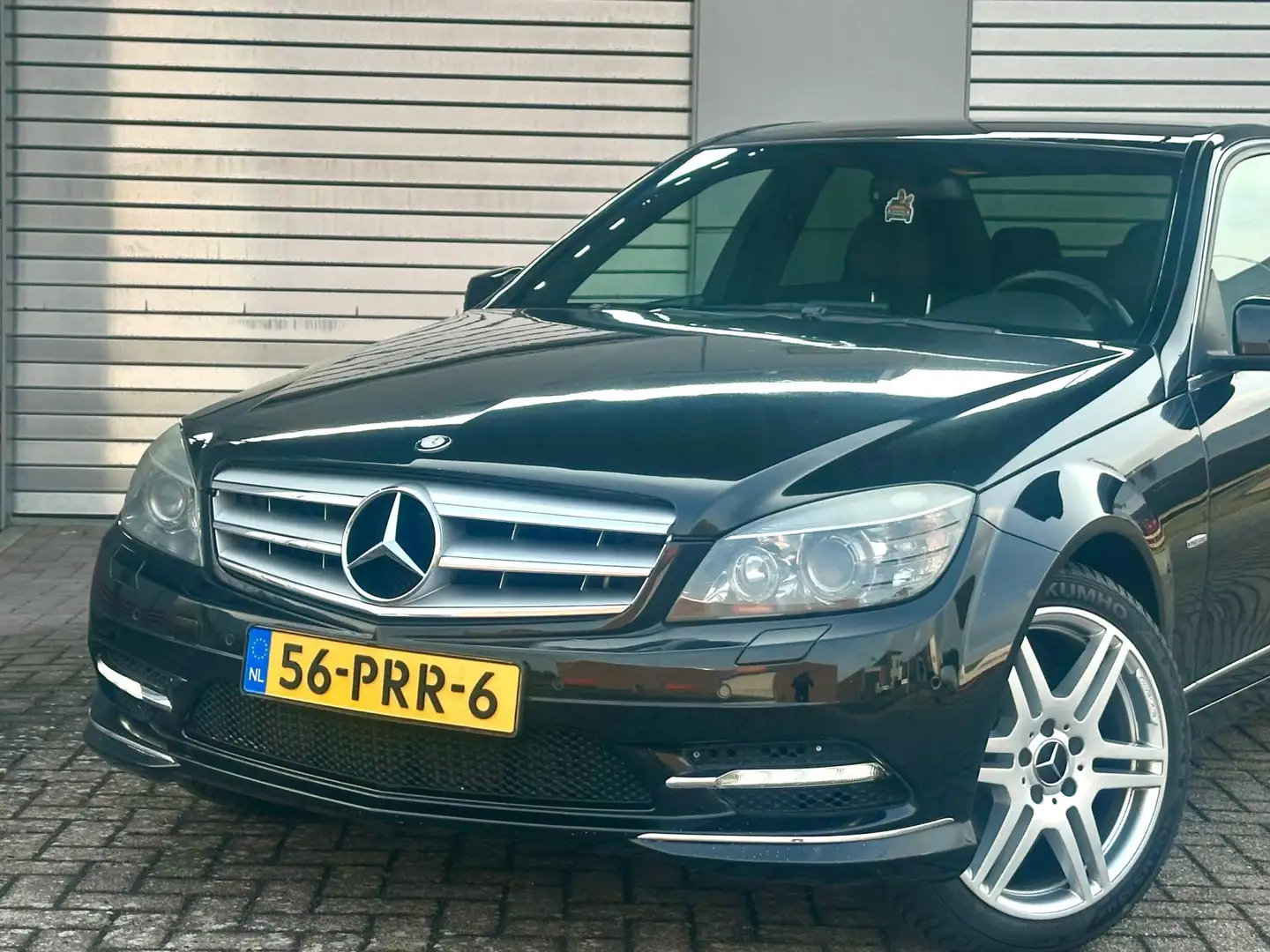 Mercedes-Benz C 250 CGI BlueEFFICIENCY Avantgarde Fekete - 2