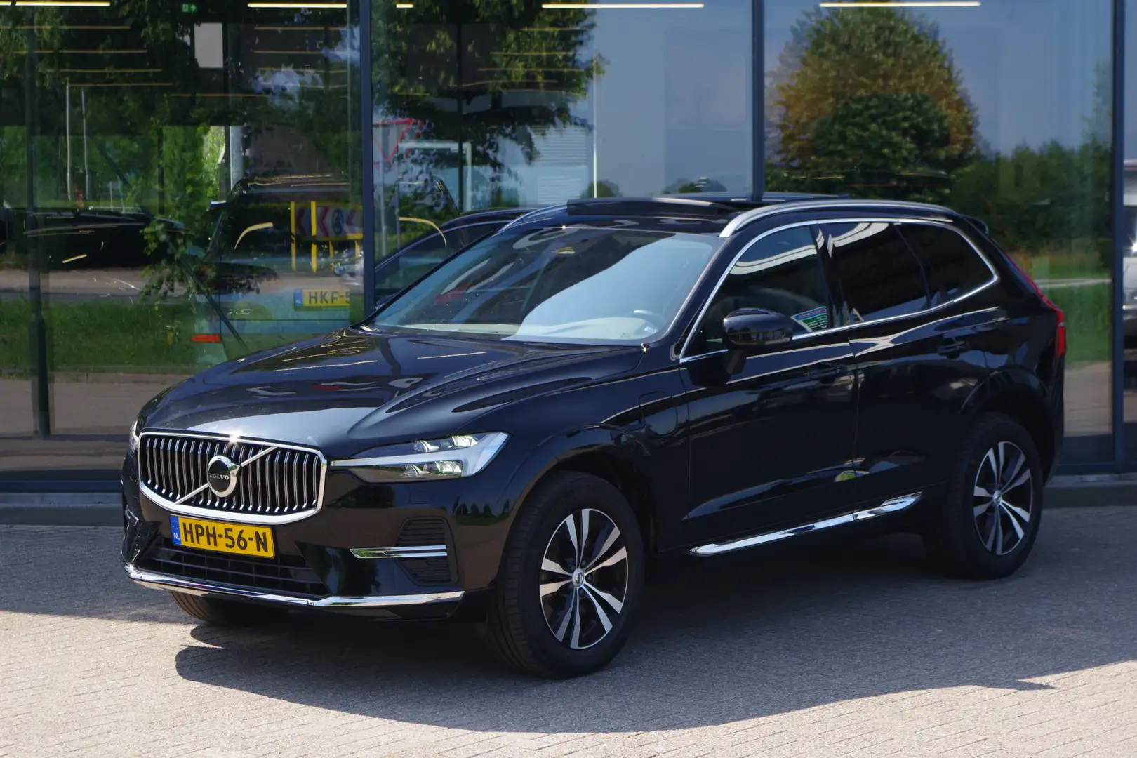 Volvo XC60 2.0 T6 Plug-in hybrid 340 PK AWD Inscription, Pano Schwarz - 1