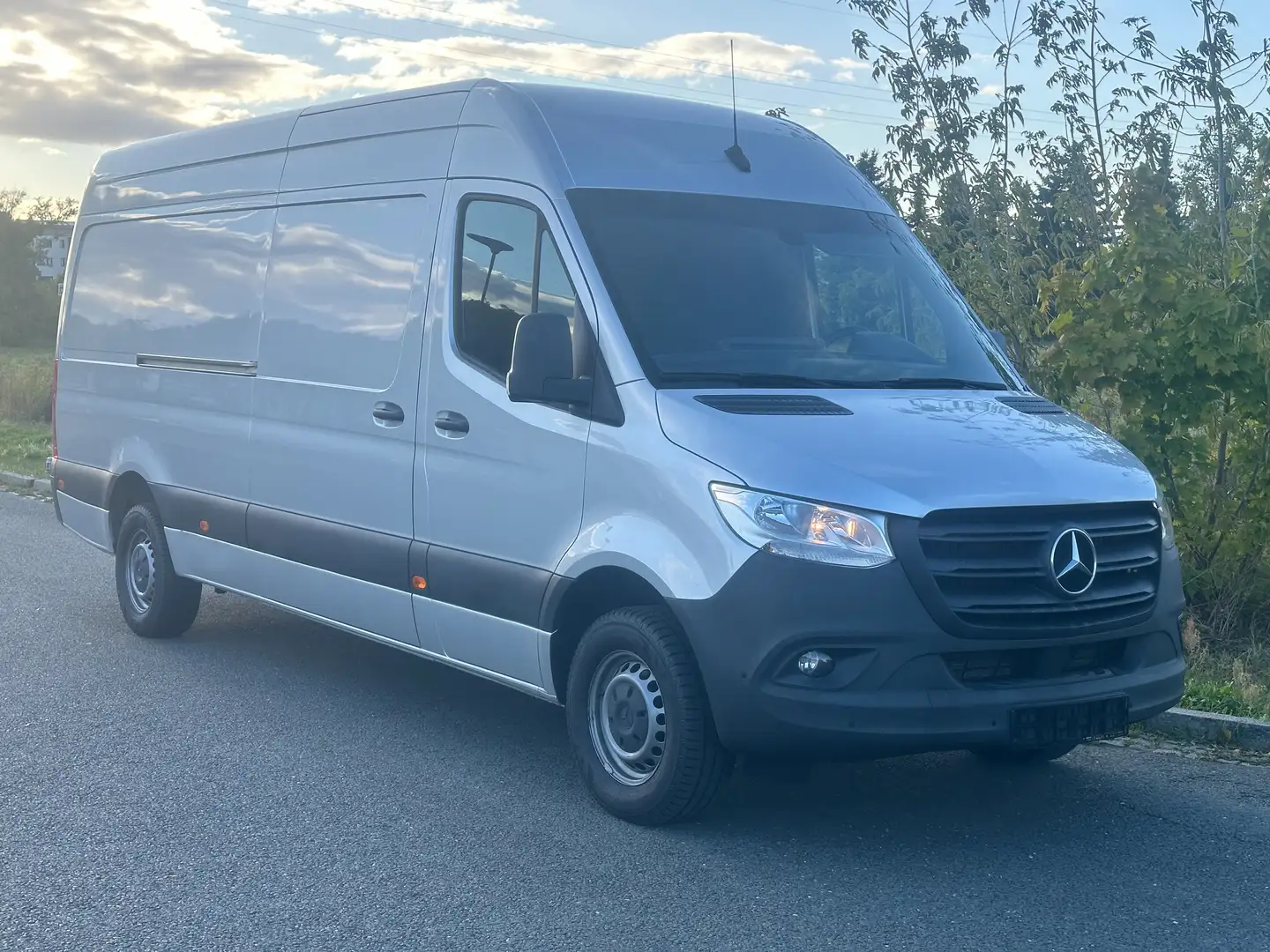 Mercedes-Benz Sprinter 315 CDI RWD L3 / L4 MBUX 1.Hand HU01.2027 Silber - 2