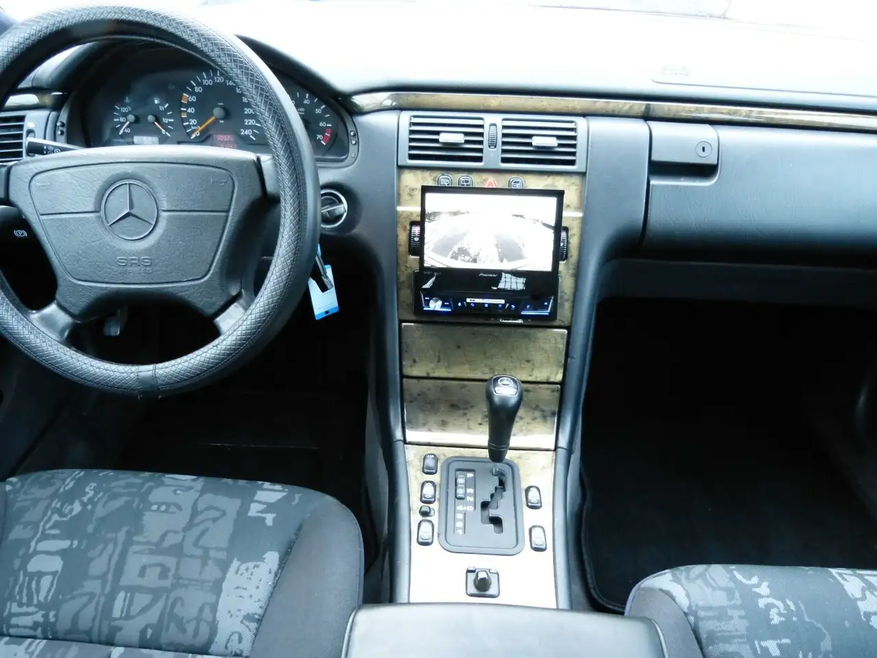 Mercedes-Benz E 200 T Avantgarde [DAB/KAMERA/AHK/TÜV], foto 12