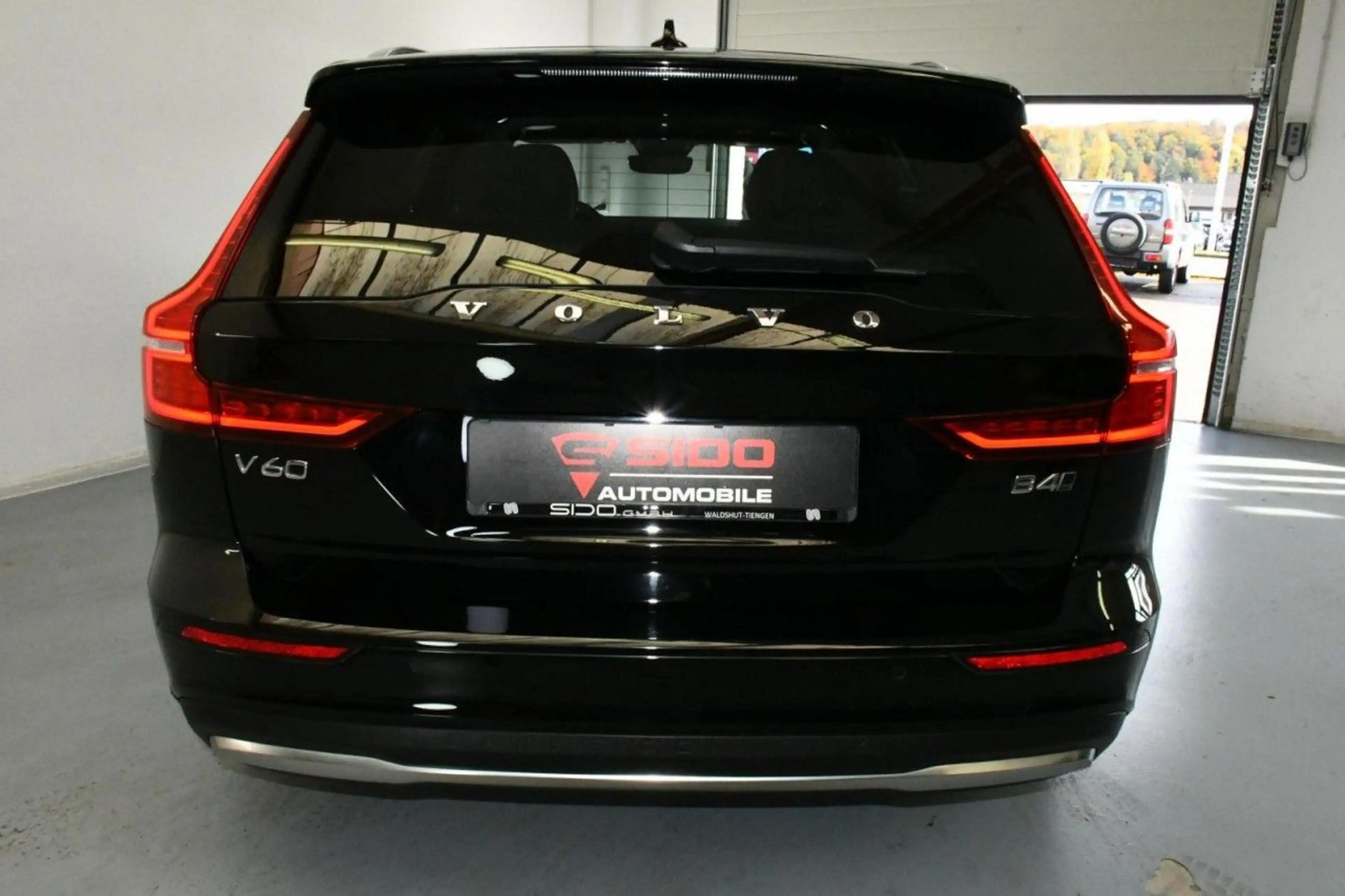 Volvo V60 Cross Country Country B4 AWD Ultim ACC*PAN*HuD*MASSG Klima Navi — photo 7