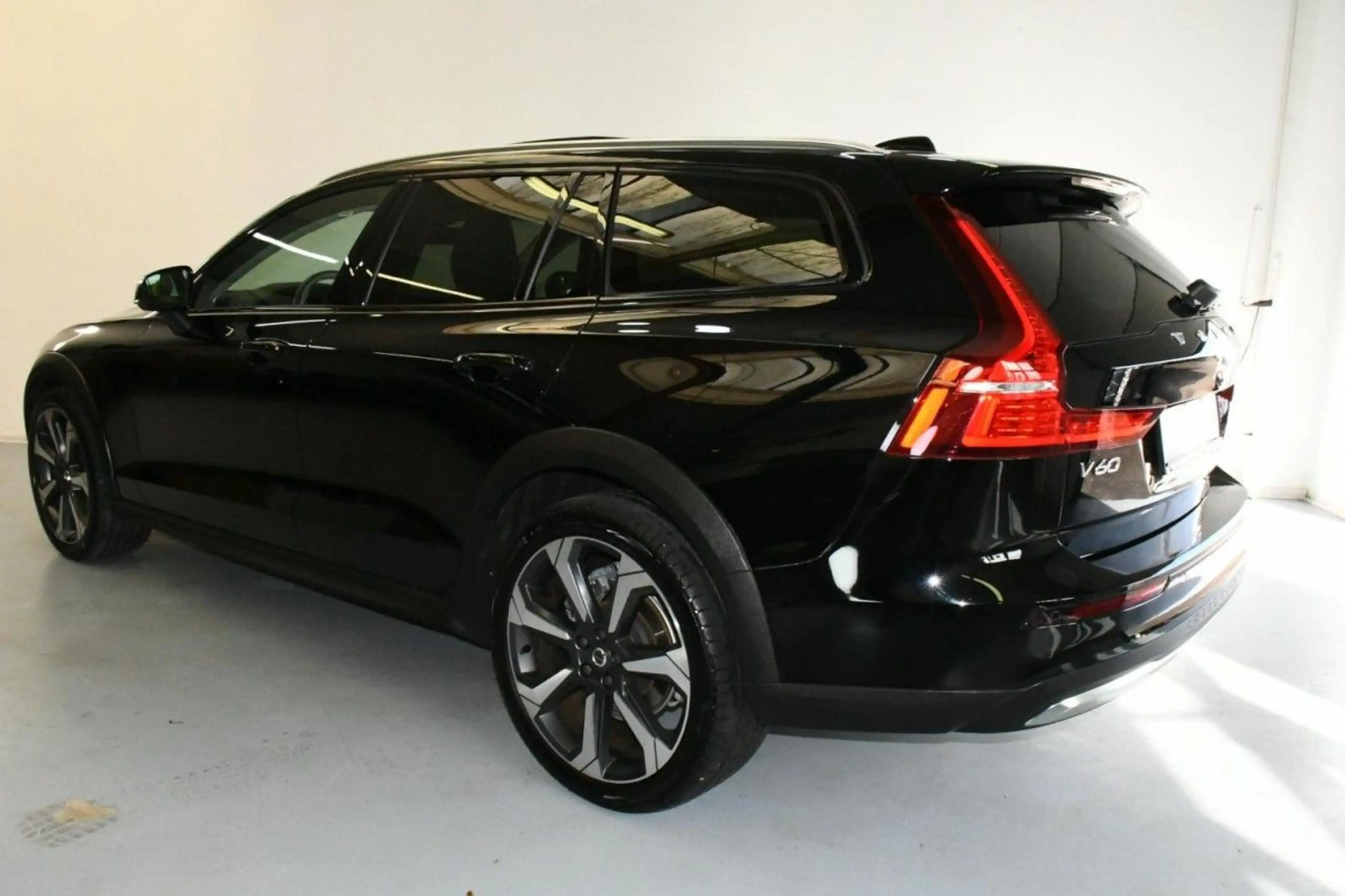 Volvo V60 Cross Country Country B4 AWD Ultim ACC*PAN*HuD*MASSG Klima Navi — photo 9