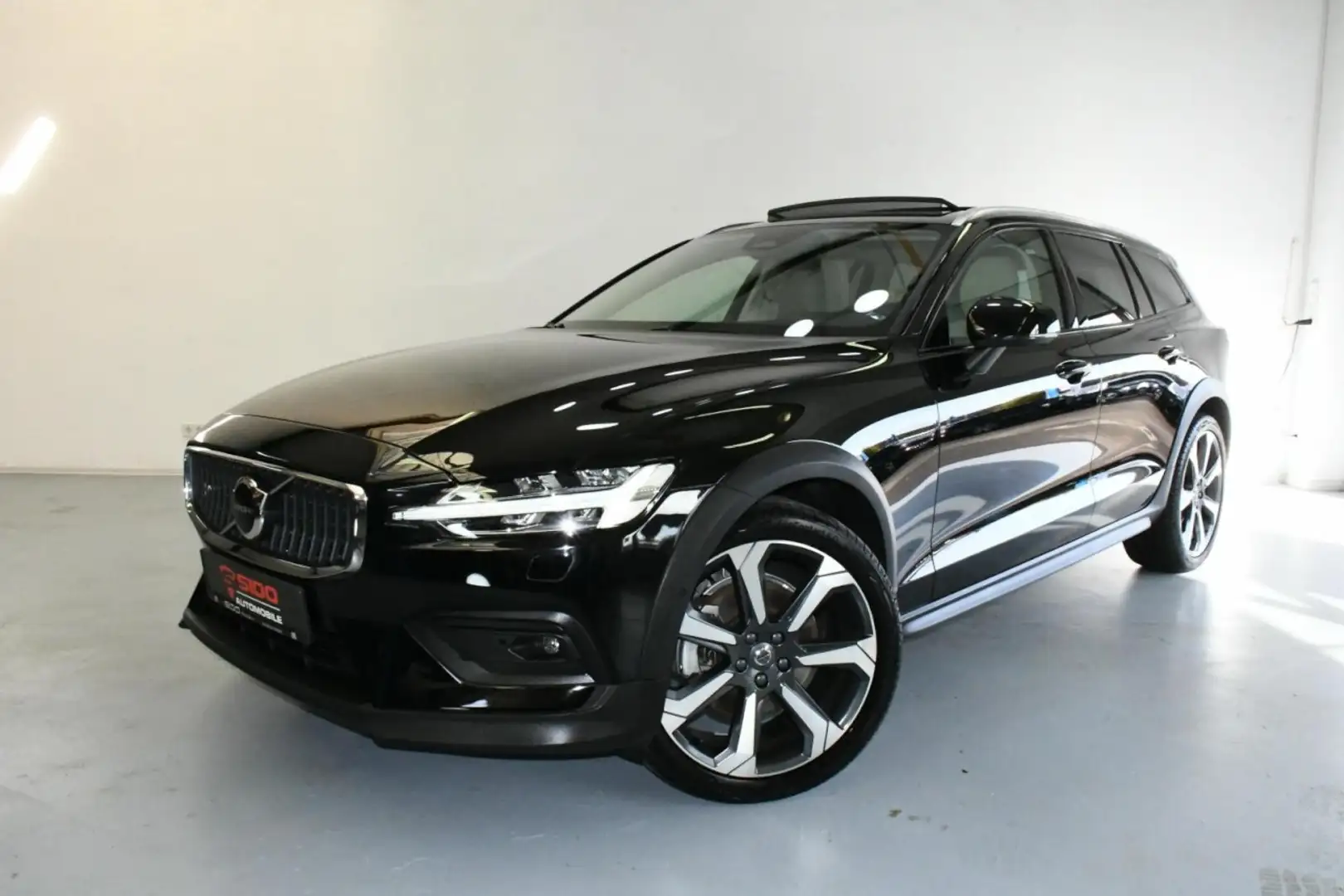 Volvo V60 Cross Country Country B4 AWD Ultim ACC*PAN*HuD*MASSG Klima Navi Schwarz - 1
