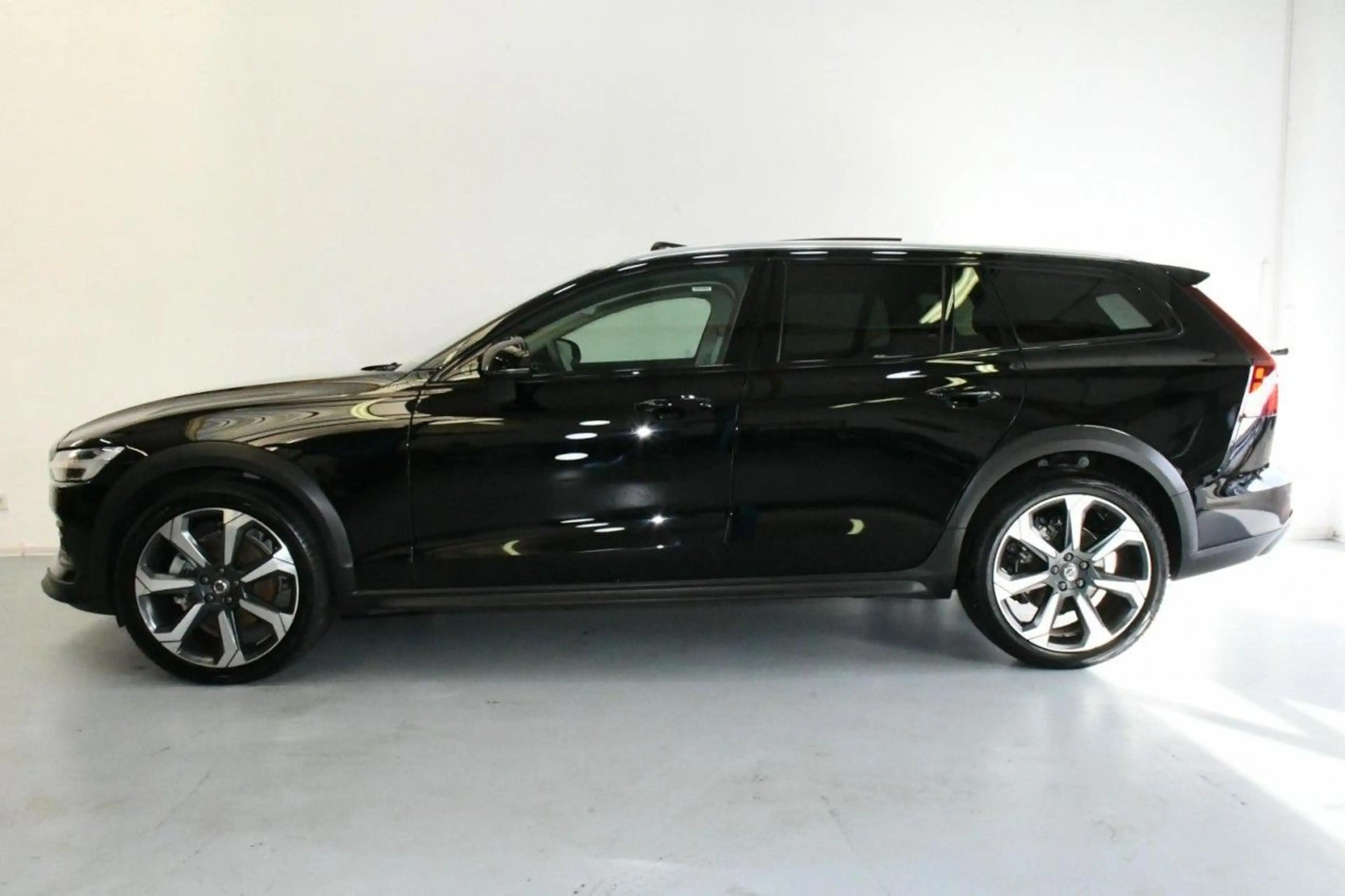 Volvo V60 Cross Country Country B4 AWD Ultim ACC*PAN*HuD*MASSG Klima Navi — photo 10