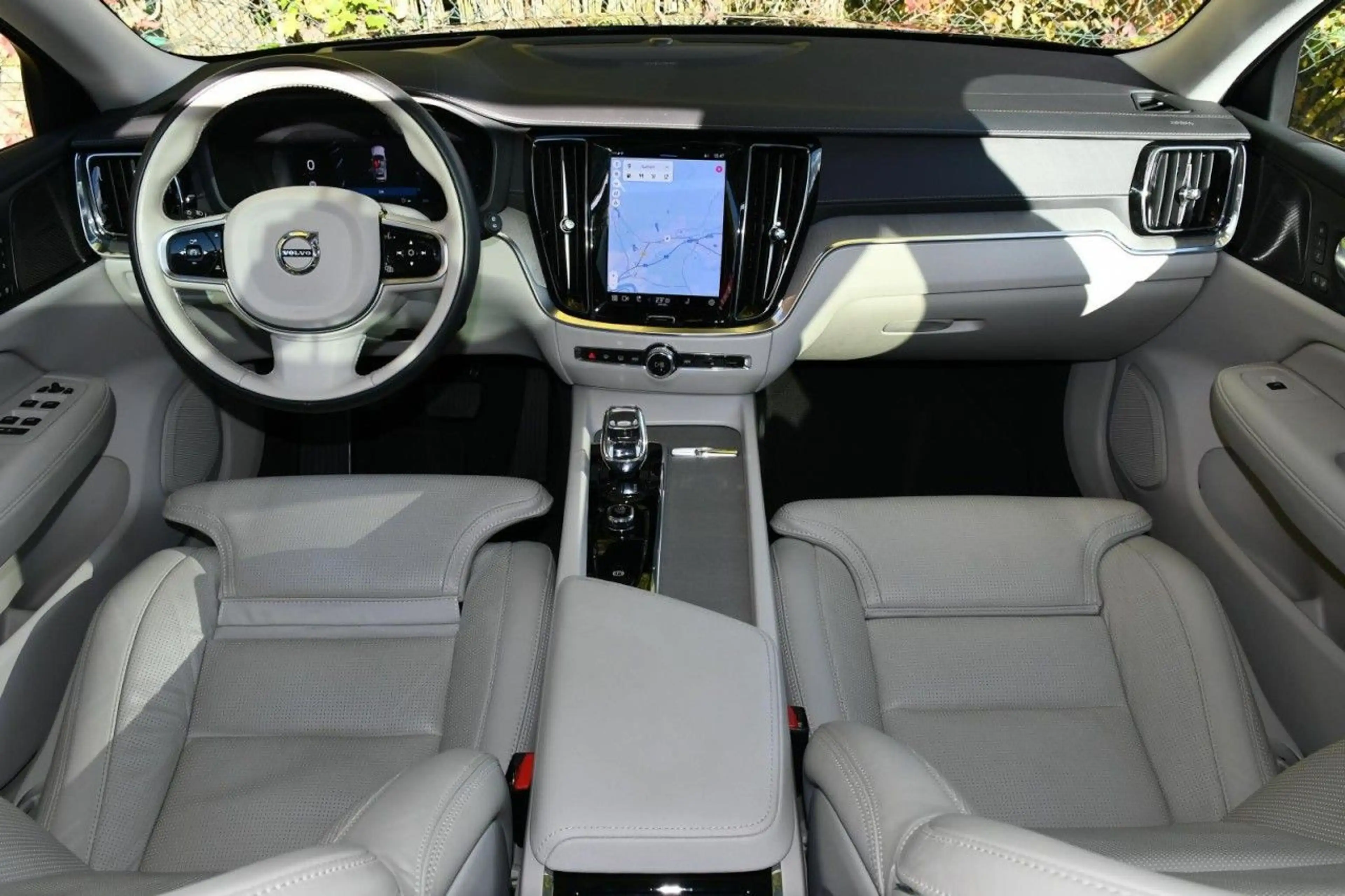 Volvo V60 Cross Country Country B4 AWD Ultim ACC*PAN*HuD*MASSG Klima Navi — photo 12