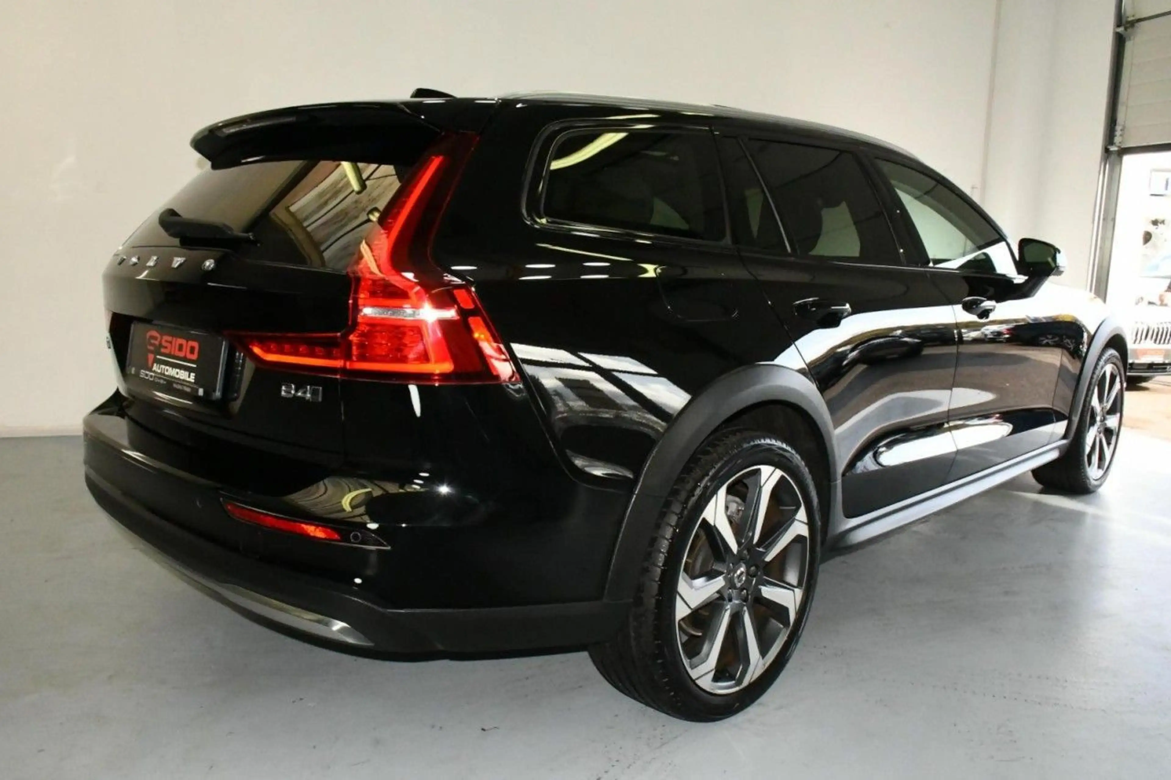 Volvo V60 Cross Country Country B4 AWD Ultim ACC*PAN*HuD*MASSG Klima Navi — photo 6