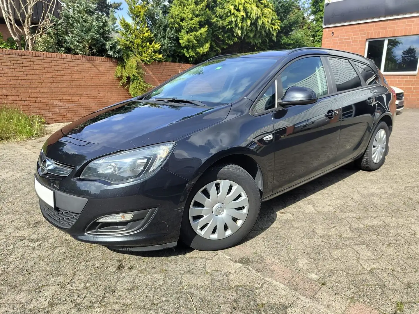 Opel Astra Edition 1,6CDTI Kombi*Navi*AHK*Standheizung*PDC* Schwarz - 1