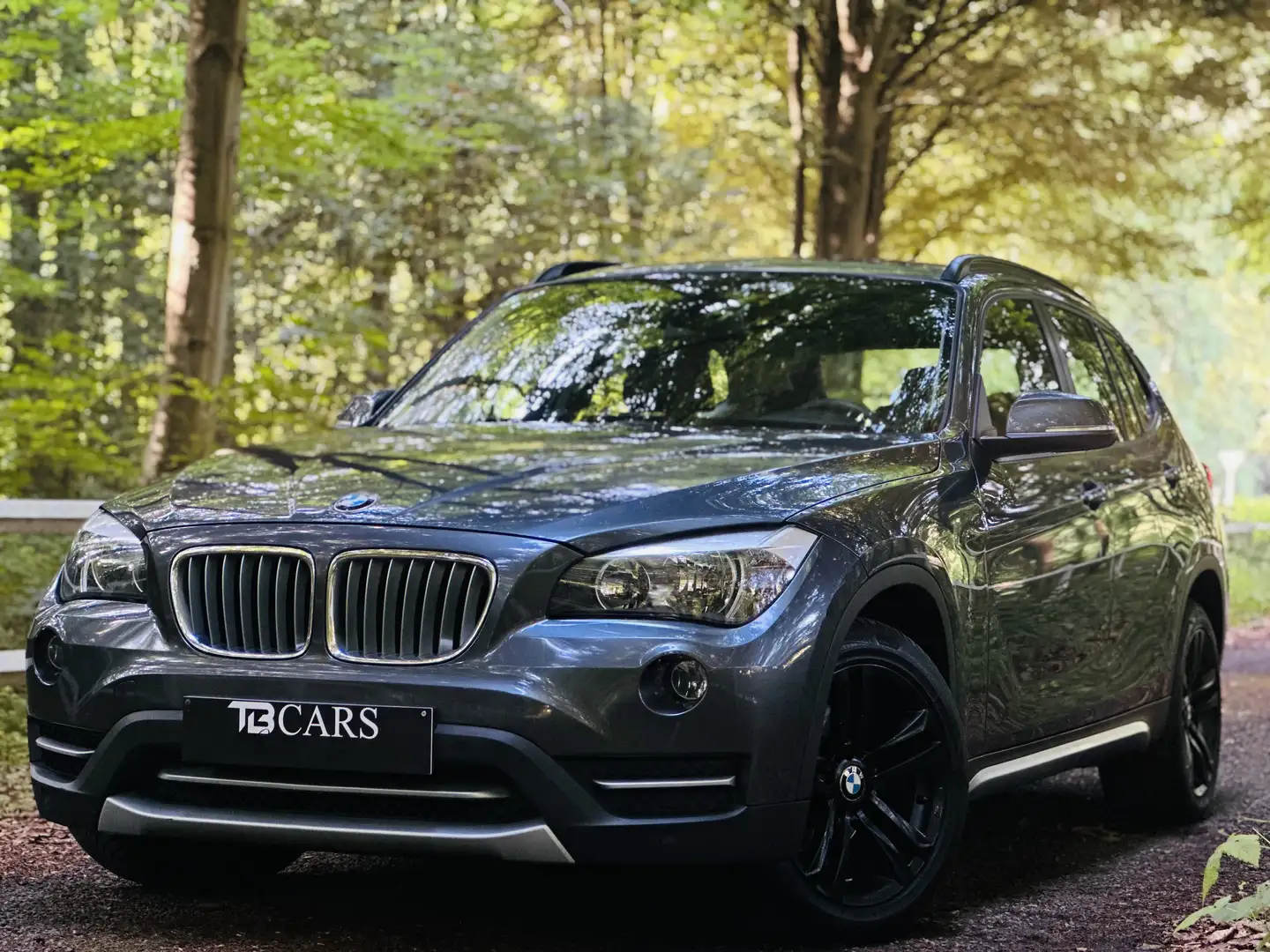 BMW X1 2.0 dA // BOITE AUTOMATIQUE \\ Gris - 1