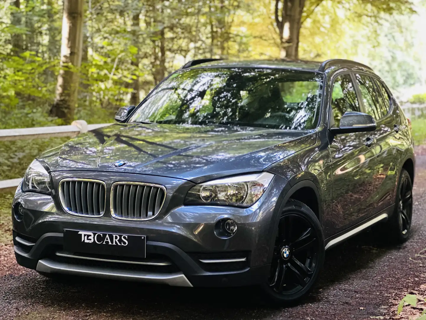 BMW X1 2.0 dA // BOITE AUTOMATIQUE \\ Gris - 2