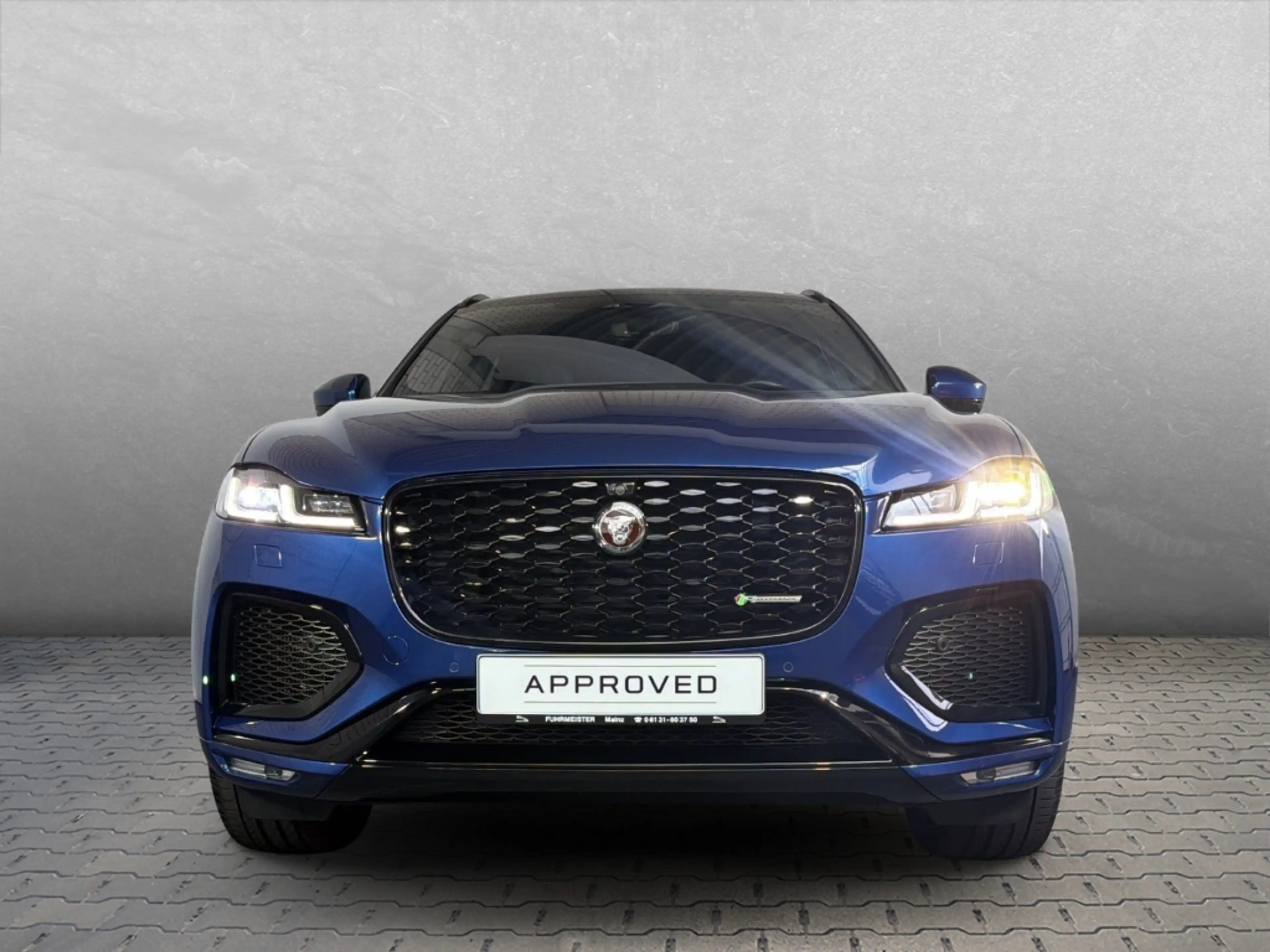Jaguar F-Pace Plug-In Hybrid P400e AWD R-Dynamic S — photo 8