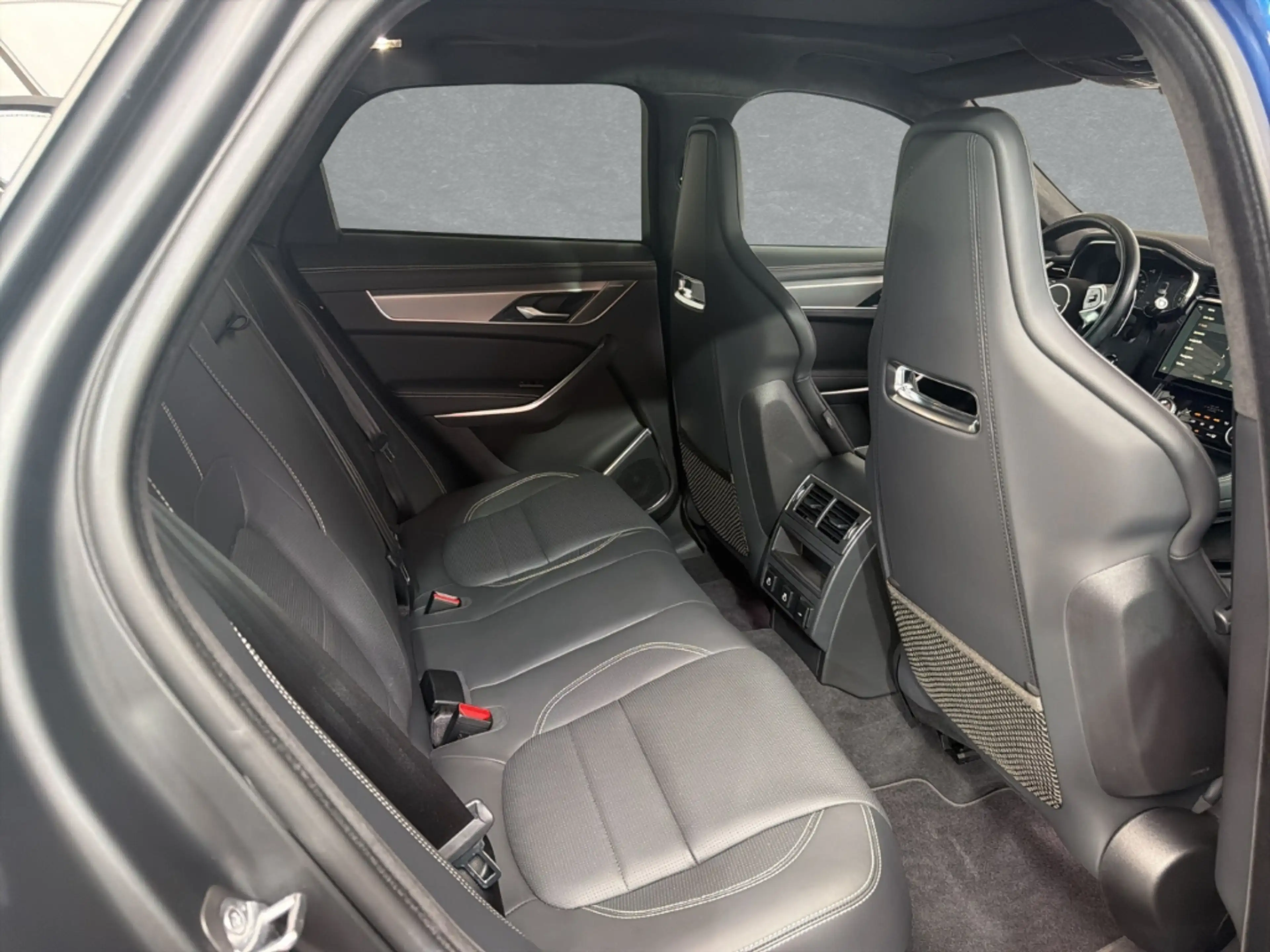 Jaguar F-Pace Plug-In Hybrid P400e AWD R-Dynamic S — photo 5